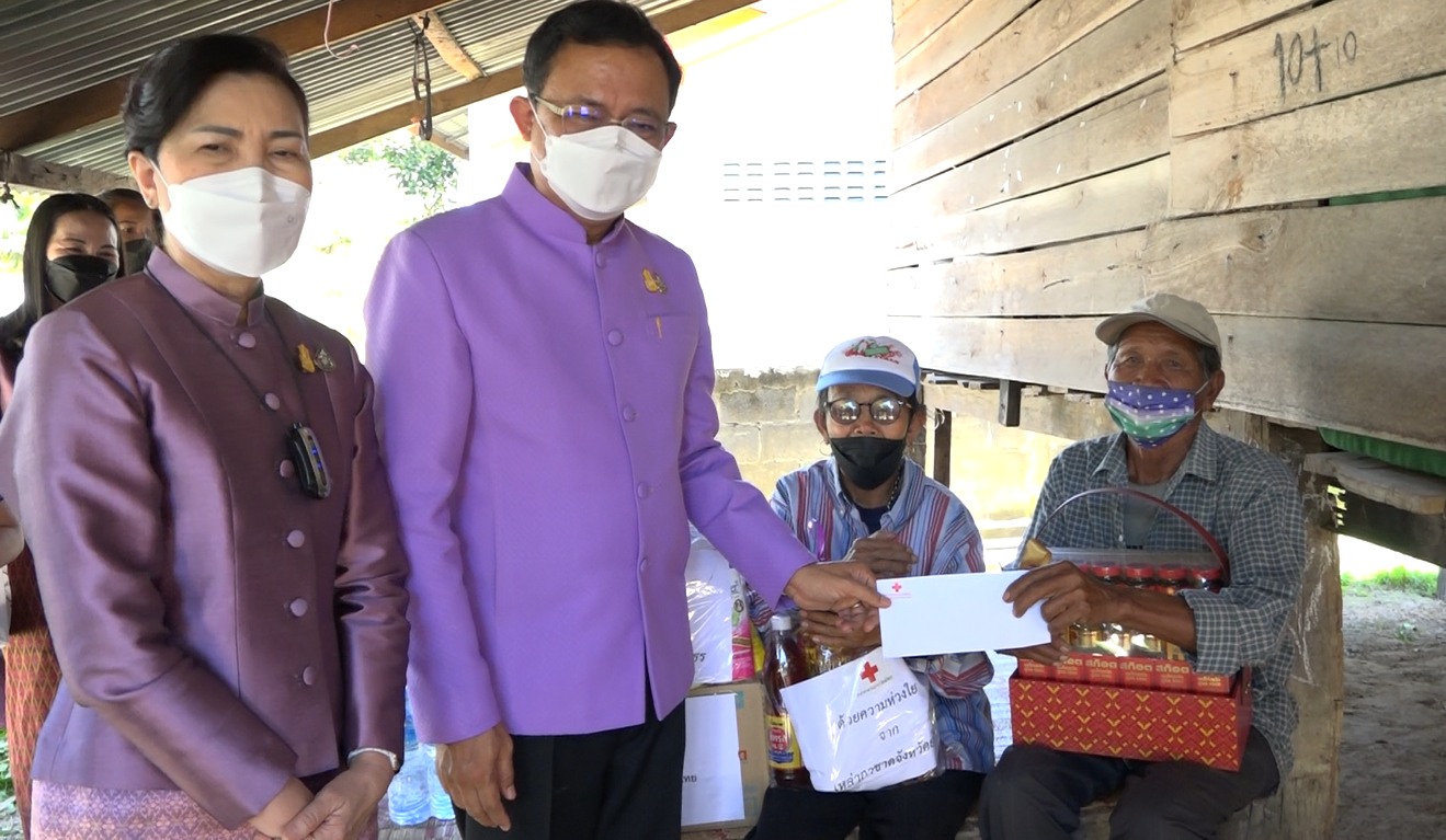 พ่อเมืองยโสธร ลงพื้นที่อำเภอไทยเจริญ ติดตาม/ให้กำลังใจ ครัวเรือนแบบพุ่งเป้า ขจัดความยากจนและพัฒนาคนทุกช่วงวัยตามหลักปรัชญาของเศรษฐกิจพอเพียง คนยโสธรไม่ทอดทิ้งกัน สะออน 50 ปี “ศรียโสธร”