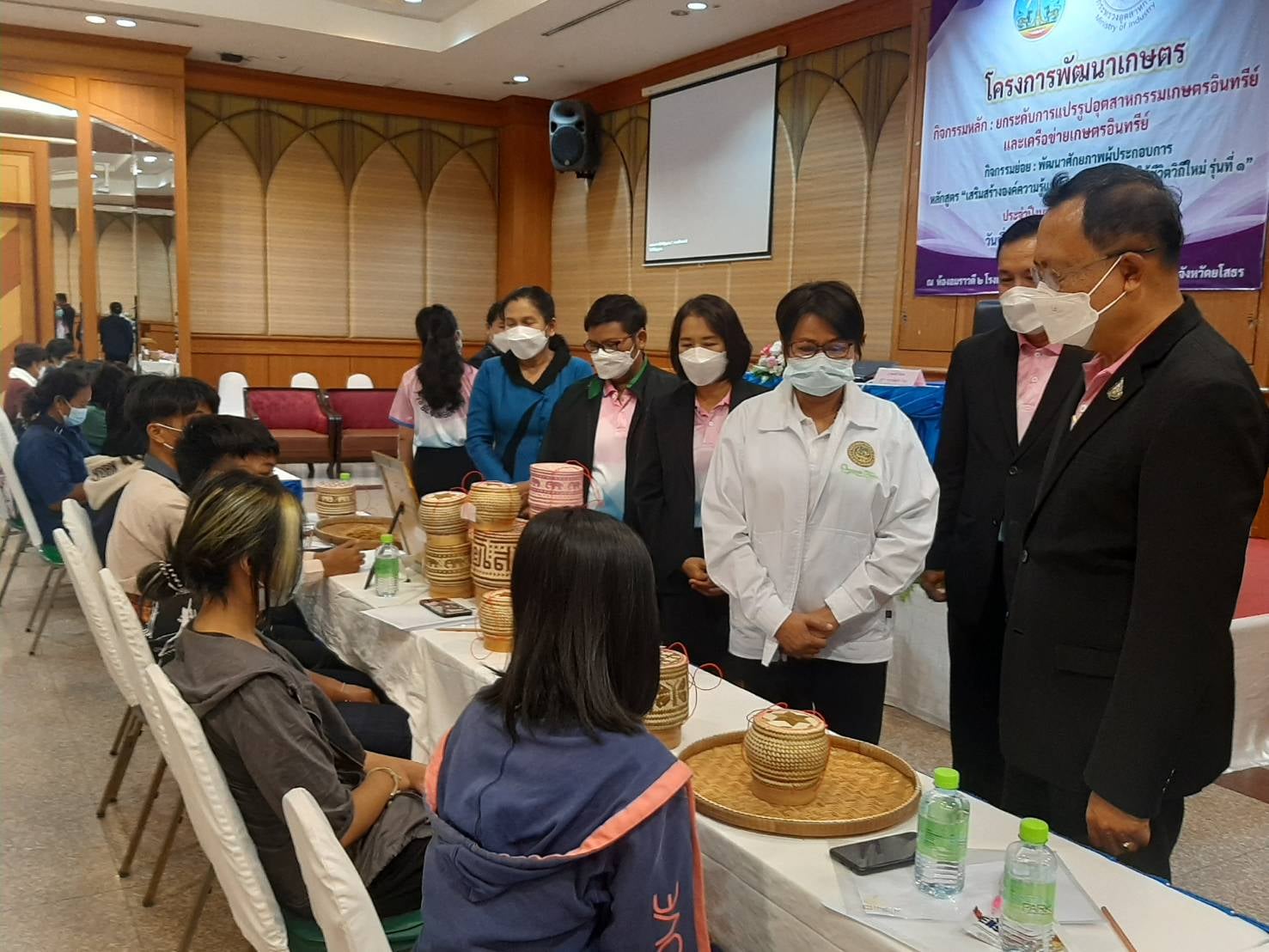 พช.ยโสธร ร่วมเปิดงานโครงการพัฒนาเกษตร กิจกรรมหลัก : ยกระดับการแปรรูปอุตสาหกรรมเกษตรอินทรีย์และเครือข่ายเกษตรอินทรีย์ กิจกรรมย่อย : พัฒนาศักยภาพผู้ประกอบการ หลักสูตร “เสริมสร้างองค์ความรู้แก่ผู้ประกอบการภายใต้ชีวิตวิถีใหม่ รุ่นที่ 1” ประจำปีงบประมาณ พ.ศ.2565