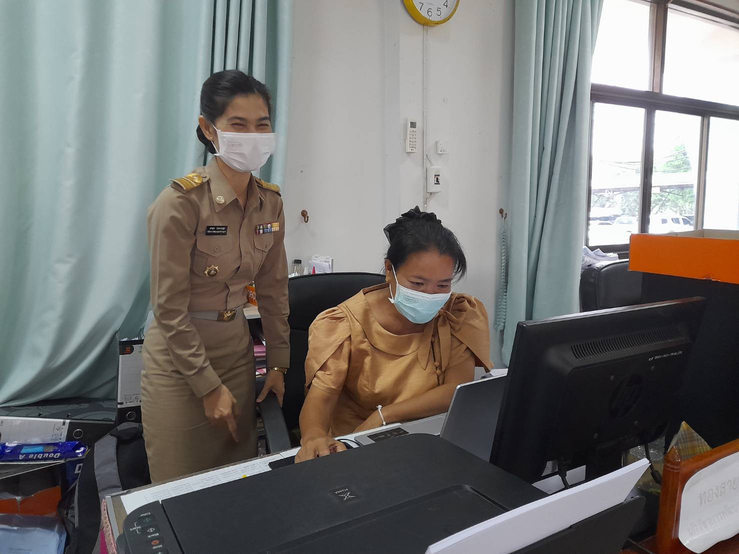 การขับเคลื่อนการขจัดความยากจนและพัฒนาคนทุกช่วงวัยอย่างยั่งยืนตามหลักปรัชญาเศรษฐกิจพอเพียงในระดับพื้นที่ ประจำปี 2565