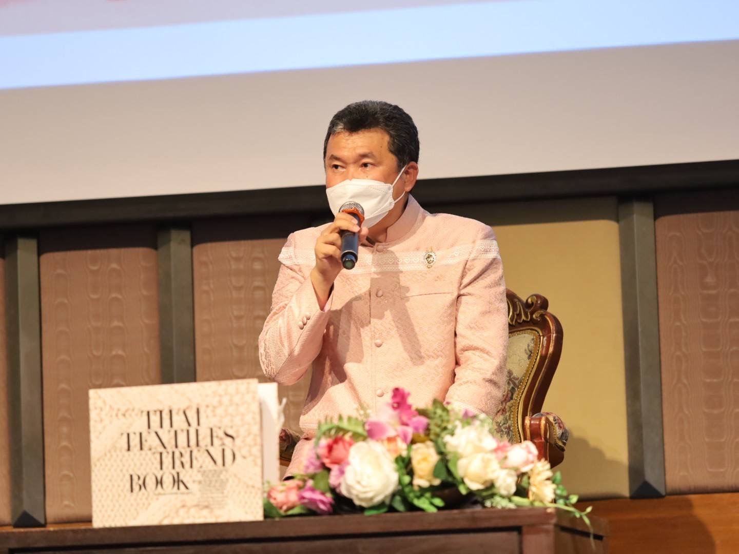 จังหวัดยโสธร นำกลุ่มทอผ้าร่วมกิจกรรม โครงการพัฒนาศักยภาพและเพิ่มช่องทางการตลาดให้กับผู้ประกอบการ OTOP  ผ้าไทย “Coaching ผ้าขิดลายนารีรัตนราชกัญญา” ณ  โรงแรมสุนีย์แกรนด์ จังหวัดอุบลราชธานี