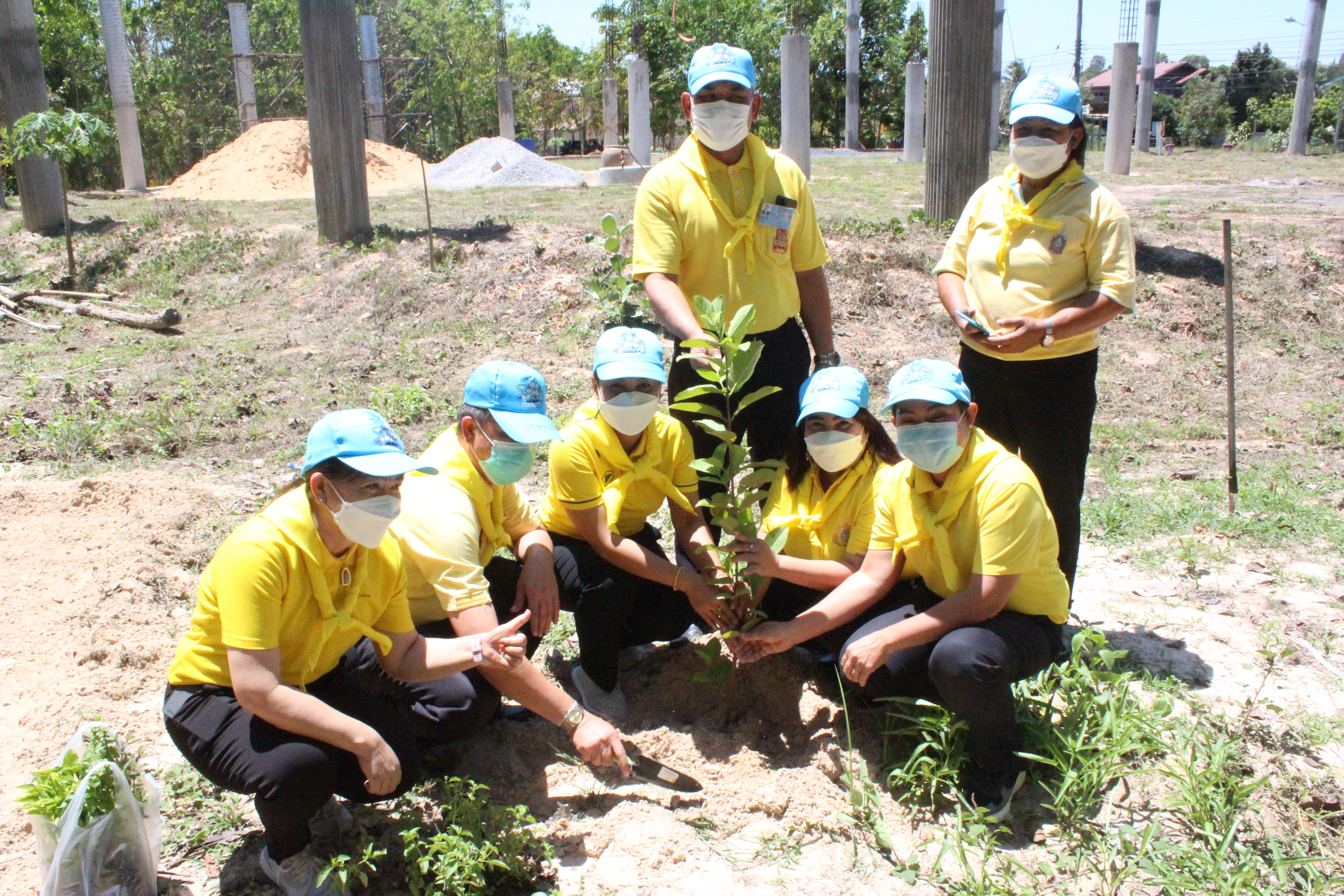 พช.ยโสธร จัดกิจกรรมจิตอาสาเนื่องในวันข้าราชการพลเรือนประจำปี พ.ศ. 2565  “ 1 เมษา วันข้าราชการไทยร่วมใจ เพื่อประชาชน ”