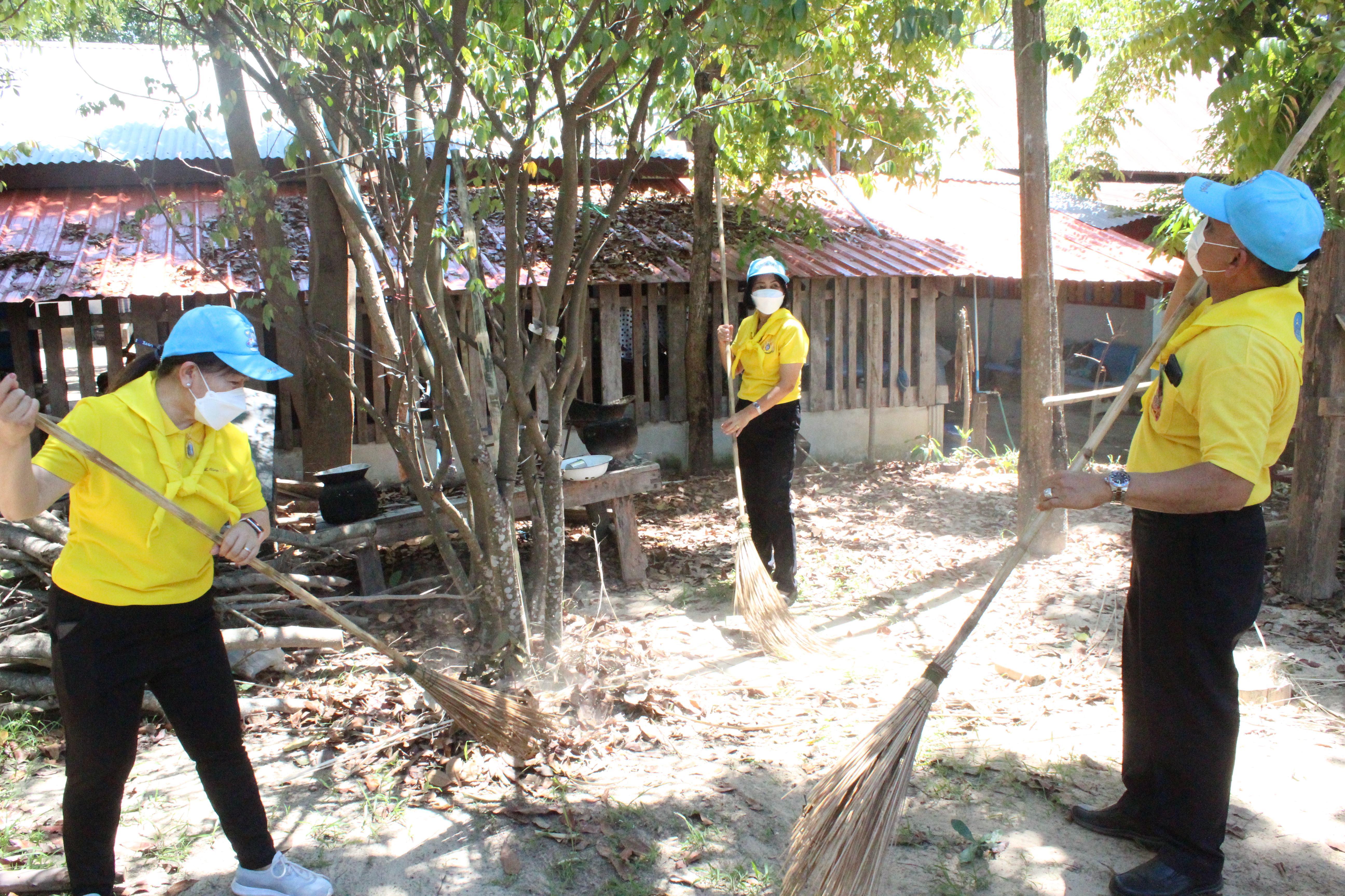 พช.ยโสธร จัดกิจกรรมจิตอาสาเนื่องในวันข้าราชการพลเรือนประจำปี พ.ศ. 2565  “ 1 เมษา วันข้าราชการไทยร่วมใจ เพื่อประชาชน ”