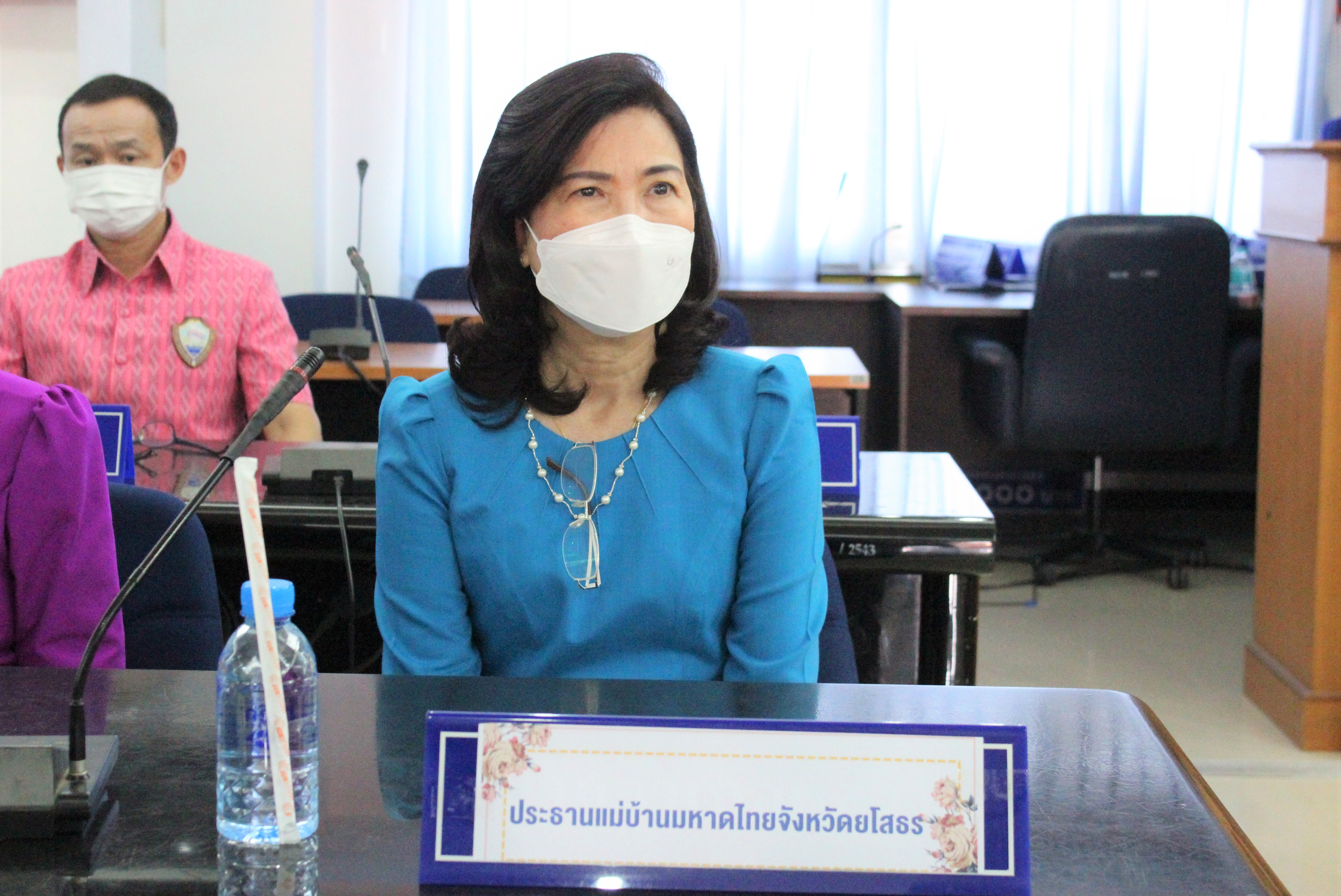 พช.ยโสธร ขอความร่วมมือกับภาคเอกชนร่วมลงนาม ( MOU ) “ คนเมืองยศ ร่วมใจสวมใสผ้าไทย เฉลิมพระเกียรติสมเด็จพระนางเจ้าสิริกิติ์ พระบรมราชินีนาถ พระบรมราชชนนีพันปีหลวง เนื่องในโอกาสมหามงคลเฉลิมพระชนมพรรษา 90 พรรษา 12 สิงหาคม 2565″