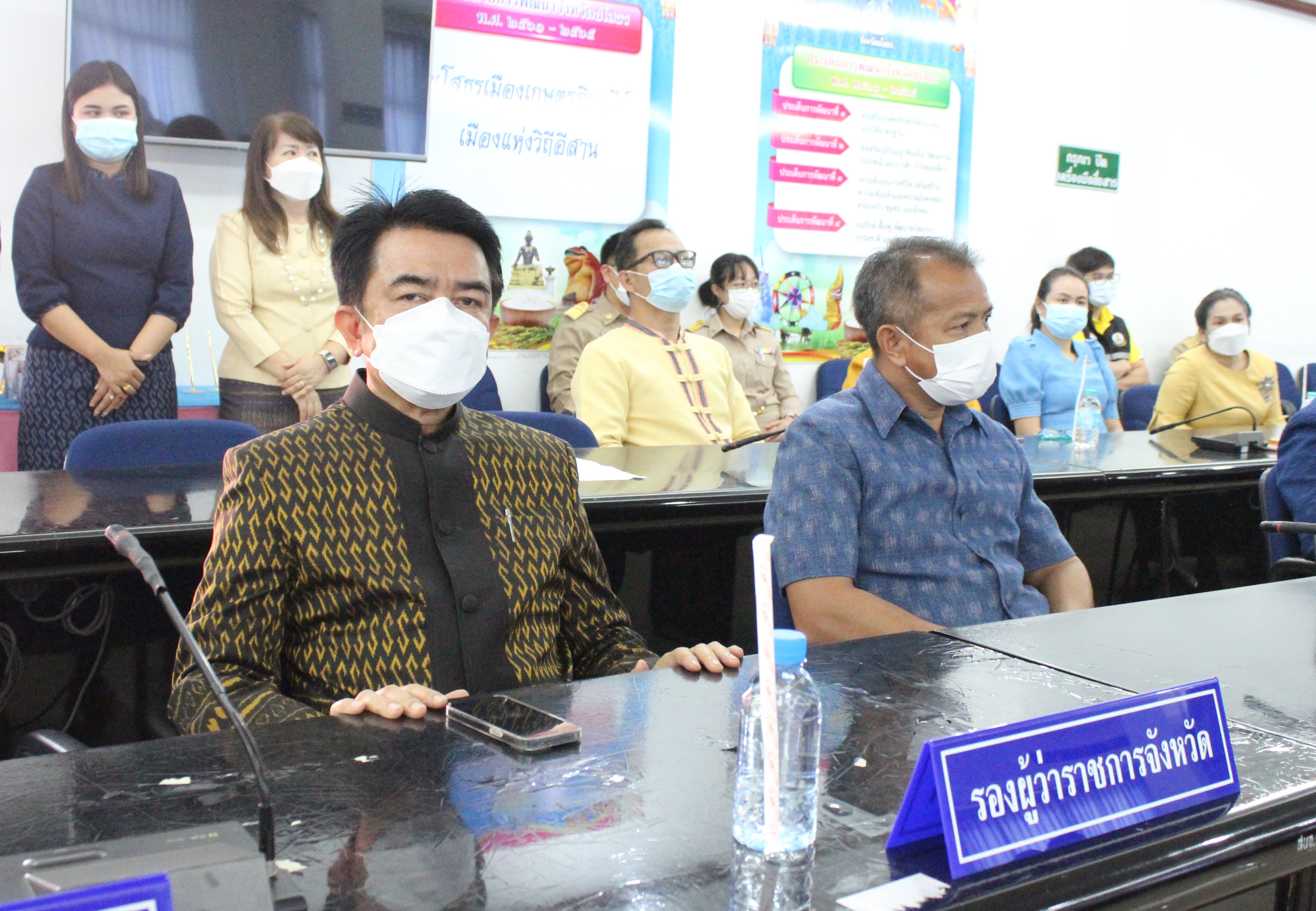 พช.ยโสธร ขอความร่วมมือกับภาคเอกชนร่วมลงนาม ( MOU ) “ คนเมืองยศ ร่วมใจสวมใสผ้าไทย เฉลิมพระเกียรติสมเด็จพระนางเจ้าสิริกิติ์ พระบรมราชินีนาถ พระบรมราชชนนีพันปีหลวง เนื่องในโอกาสมหามงคลเฉลิมพระชนมพรรษา 90 พรรษา 12 สิงหาคม 2565″