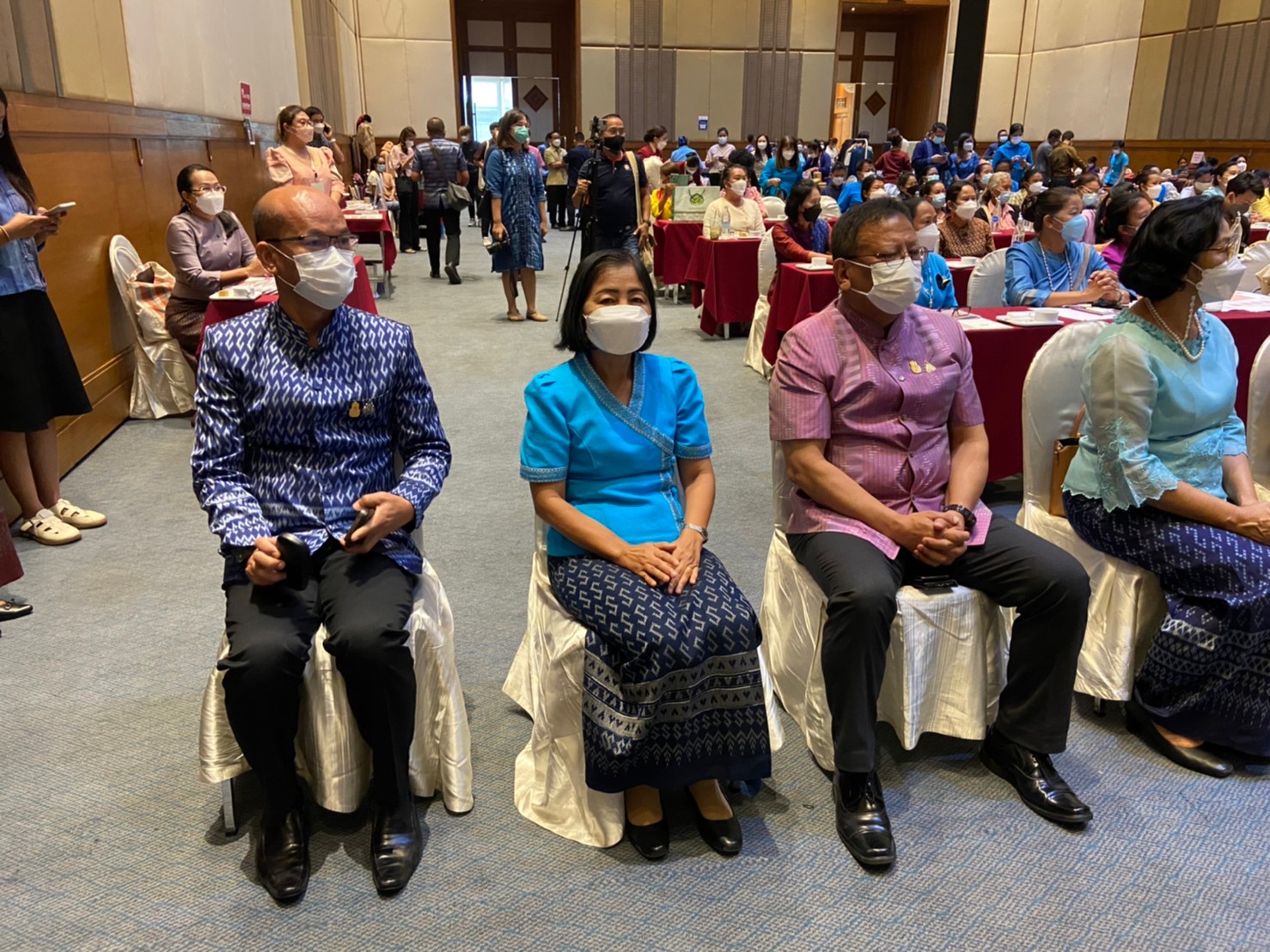 จังหวัดยโสธร นำกลุ่มทอผ้าร่วมกิจกรรม โครงการพัฒนาศักยภาพและเพิ่มช่องทางการตลาดให้กับผู้ประกอบการ OTOP  ผ้าไทย “Coaching ผ้าขิดลายนารีรัตนราชกัญญา” ณ  โรงแรมสุนีย์แกรนด์ จังหวัดอุบลราชธานี