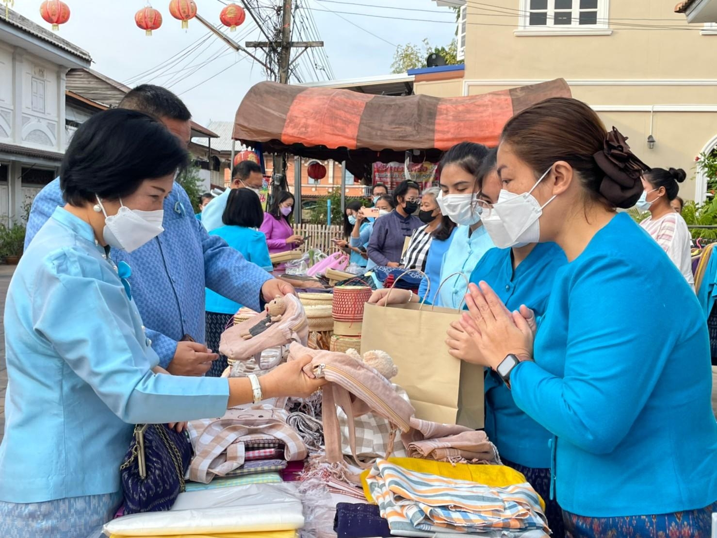 พช.ยโสธร ร่วมอนุรักษ์ศิลป์ผ้าถิ่นไทย สวมผ้าไทยใส่ให้สนุก ให้ทันสมัย ทำบุญตักบาตรพระสงฆ์ถวายพระราชกุศล กิจกรรมเฉลิมพระเกียรติ สมเด็จพระเจ้าลูกยาเธอ เจ้าฟ้าทีปังกรรัศมีโชติ มหาวชิโรตตมางกูร สิริวิบูลยราชกุมารเนื่องในวันคล้ายวันประสูติ 29 เมษายน 2565