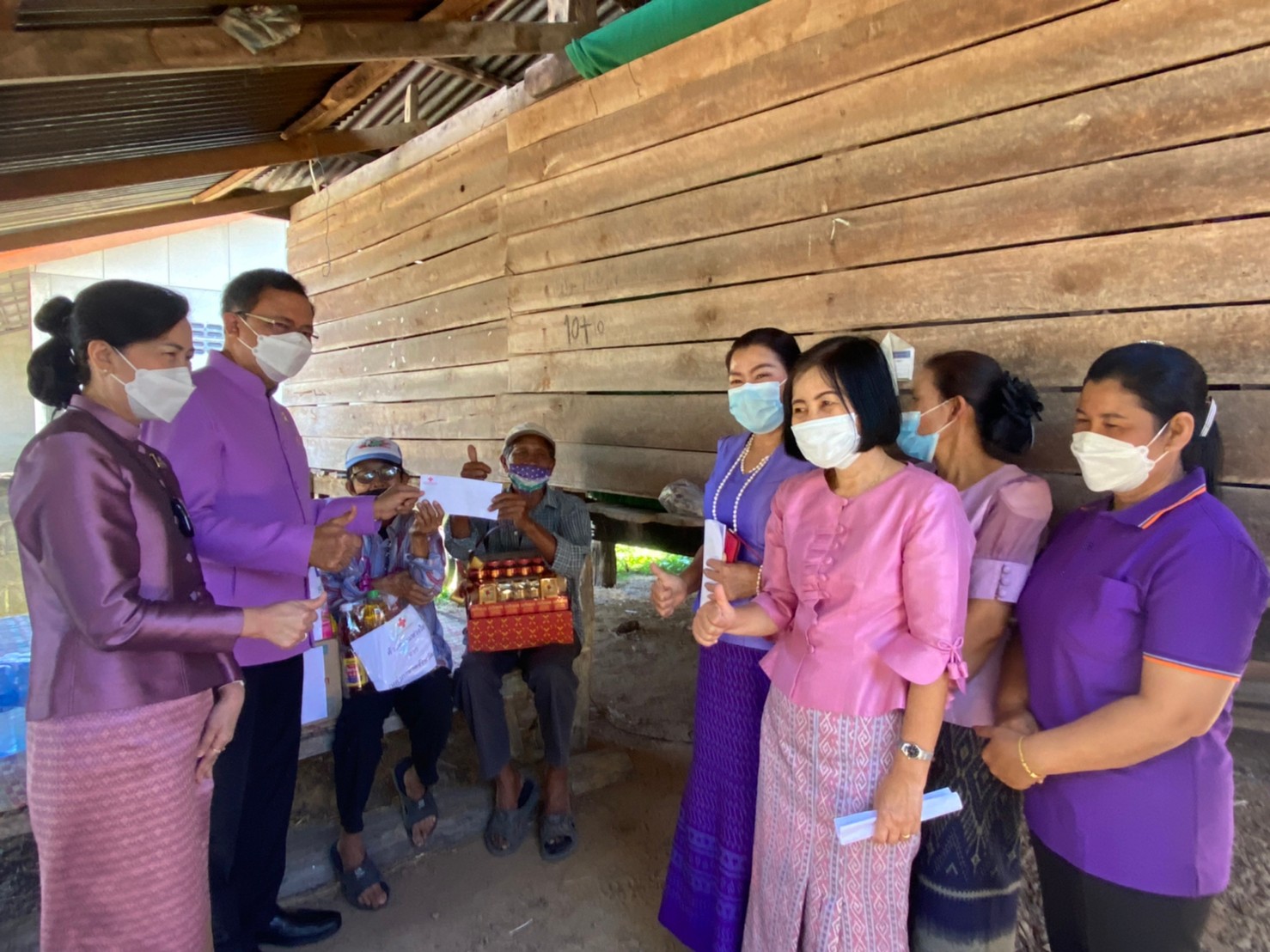 พ่อเมืองยโสธร ลงพื้นที่อำเภอไทยเจริญ ติดตาม/ให้กำลังใจ ครัวเรือนแบบพุ่งเป้า ขจัดความยากจนและพัฒนาคนทุกช่วงวัยตามหลักปรัชญาของเศรษฐกิจพอเพียง คนยโสธรไม่ทอดทิ้งกัน สะออน 50 ปี “ศรียโสธร”