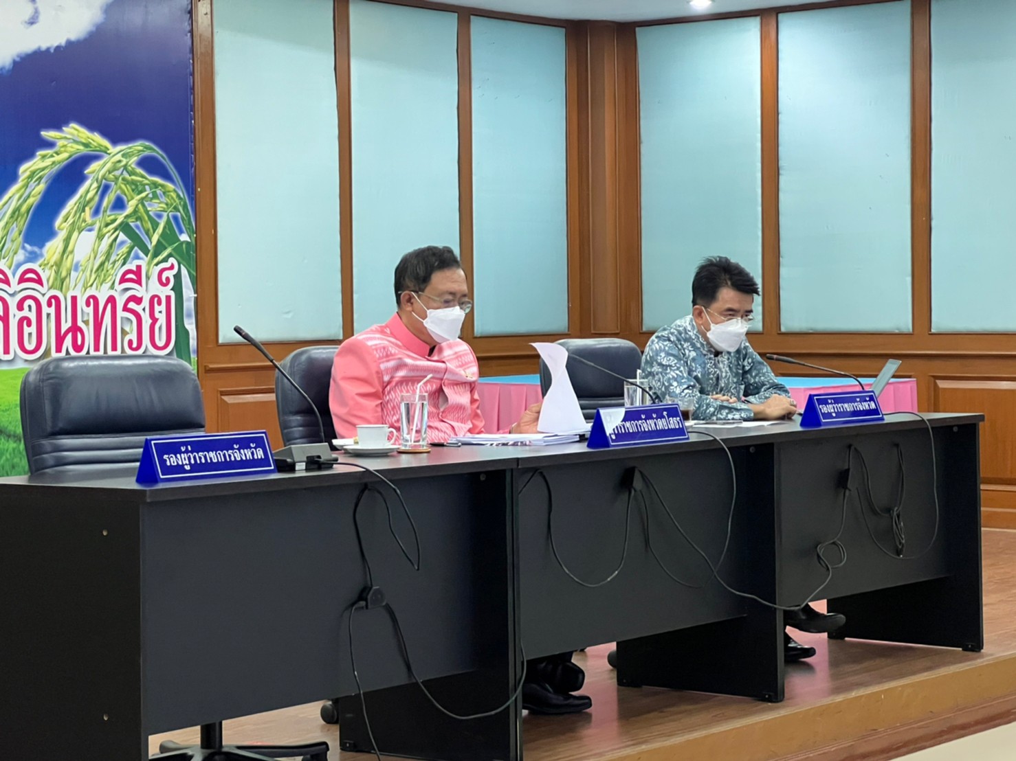 “คนยโสธรไม่ทิ้งกัน” จัดประชุมขับเคลื่อนศูนย์ปฏิบัติการขจัดความยากจนและพัฒนาคนทุกช่วงวัยอย่างยั่งยืนตามหลักปรัชญาของเศรษฐกิจพอเพียงในระดับพื้นที่ (แก้จนแบบพุ่งเป้า) จังหวัดยโสธร