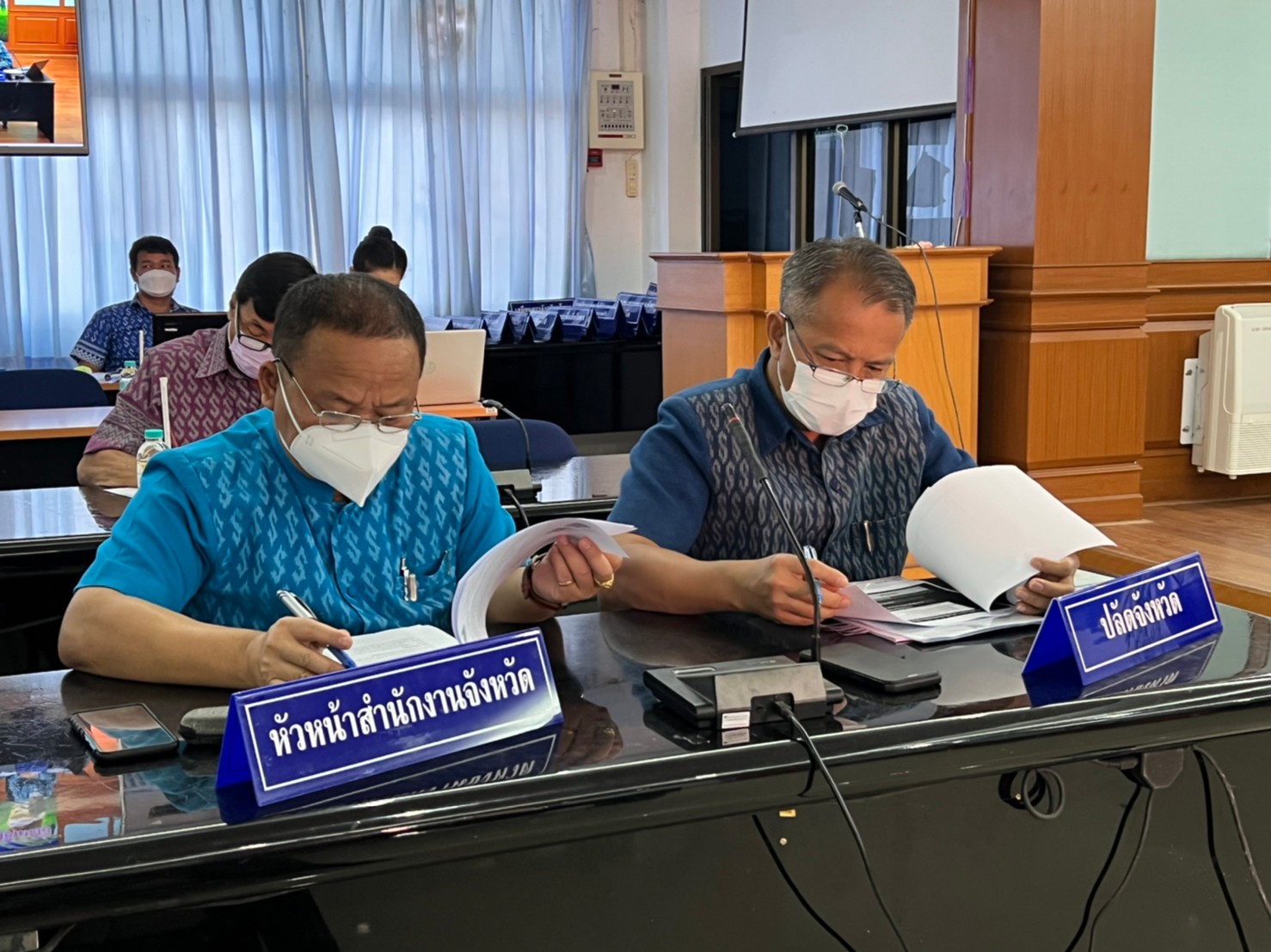 “คนยโสธรไม่ทิ้งกัน” จัดประชุมขับเคลื่อนศูนย์ปฏิบัติการขจัดความยากจนและพัฒนาคนทุกช่วงวัยอย่างยั่งยืนตามหลักปรัชญาของเศรษฐกิจพอเพียงในระดับพื้นที่ (แก้จนแบบพุ่งเป้า) จังหวัดยโสธร