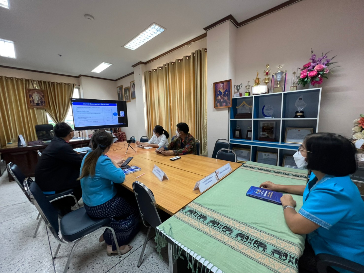 พช.ยโสธร ร่วมประชุมร่วมประชุมติดตามการขับเคลื่อนการดำเนินงานศูนย์กลางการซื้อขายเส้นไหมนครชัยบุรินทร์ ครั้งที่ 1 ผ่านระบบประชุมทางไกล (Zoom Cloud meetings)