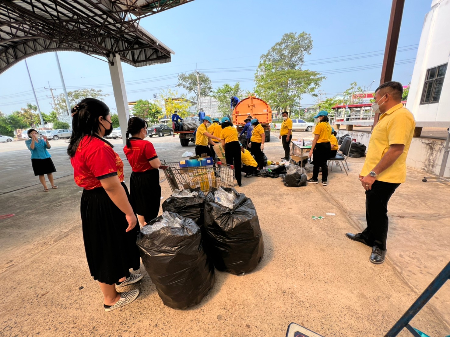 พช.ยโสธร ร่วมกิจกรรมจิตอาสา “ คัด แยก (ขยะ) แลกบุญ” นำเงินไปบริจาคช่วยเหลือสังคมและผู้ด้อยโอกาส