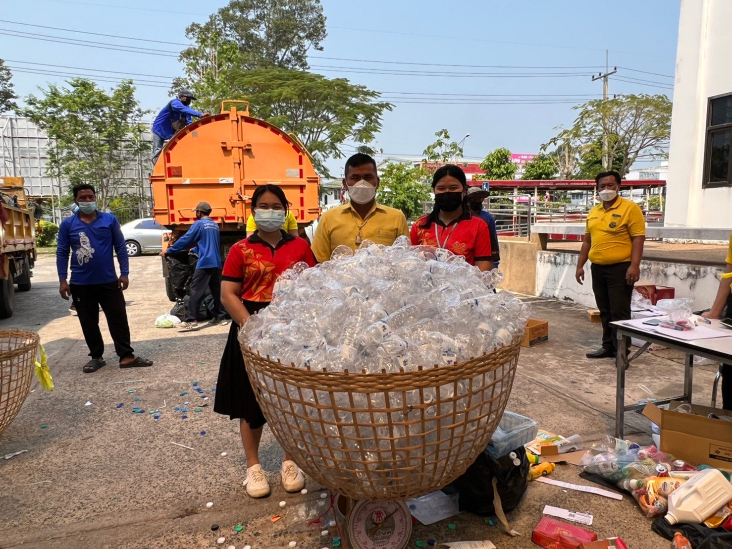 พช.ยโสธร ร่วมกิจกรรมจิตอาสา “ คัด แยก (ขยะ) แลกบุญ” นำเงินไปบริจาคช่วยเหลือสังคมและผู้ด้อยโอกาส