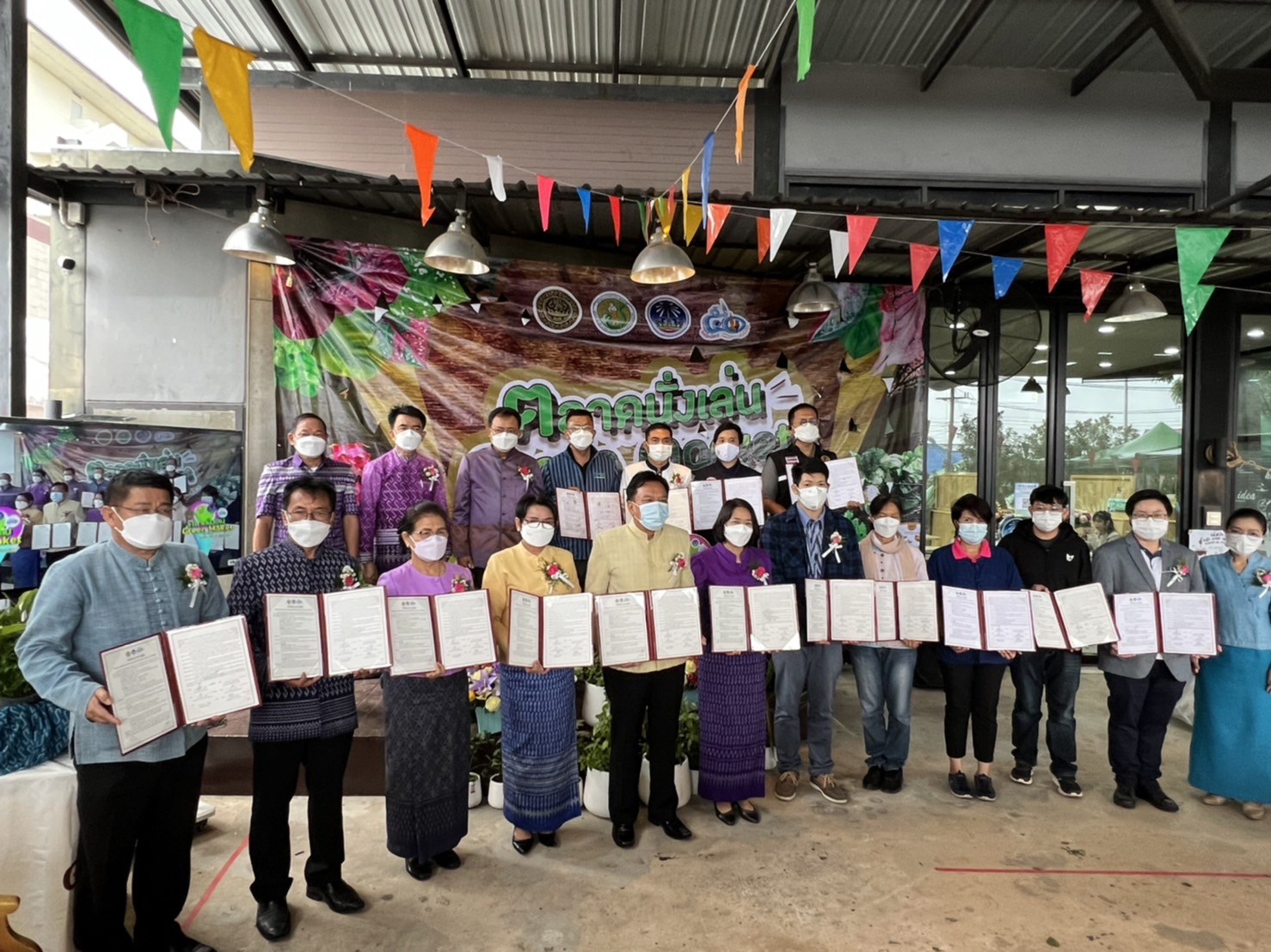 พช.ยโสธร  ร่วมกิจกรรมส่งเสริมตลาดสินค้าเกษตรอินทรีย์ “ตลาดนั่งเล่นกรีนมาร์เก็ต “สะออน 50 ปี ศรียโสธร”