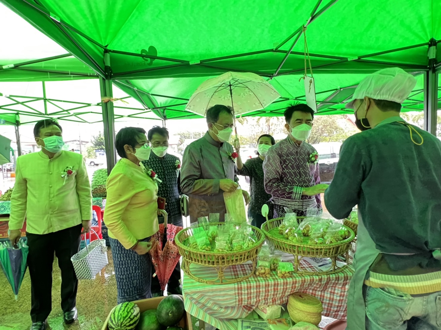 พช.ยโสธร  ร่วมกิจกรรมส่งเสริมตลาดสินค้าเกษตรอินทรีย์ “ตลาดนั่งเล่นกรีนมาร์เก็ต “สะออน 50 ปี ศรียโสธร”