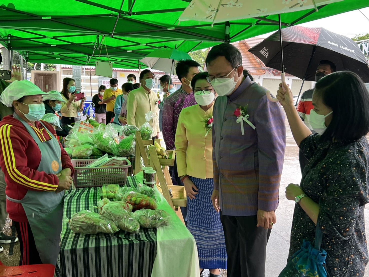 พช.ยโสธร  ร่วมกิจกรรมส่งเสริมตลาดสินค้าเกษตรอินทรีย์ “ตลาดนั่งเล่นกรีนมาร์เก็ต “สะออน 50 ปี ศรียโสธร”