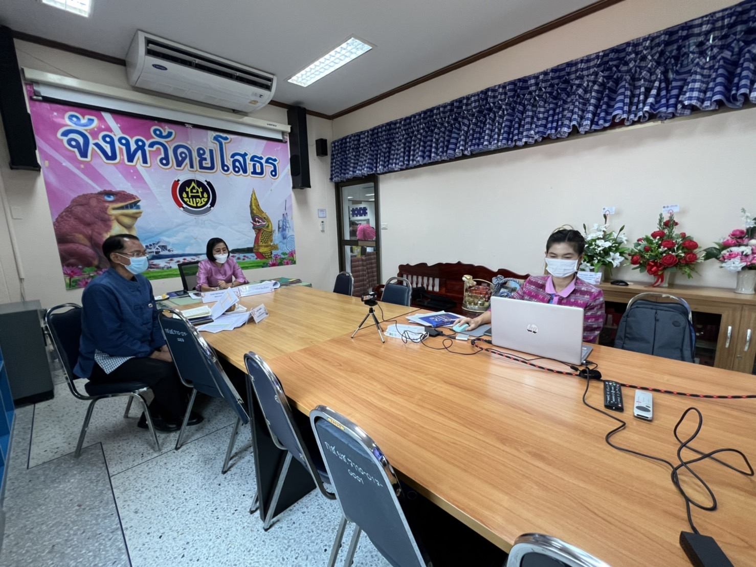 พช.ยโสธร ประชุมชี้แจงแนวทางติดตามความก้าวหน้าการขับเคลื่อนการดำเนินงานขจัดความยากจนและพัฒนาคนทุกช่วงวัยอย่างยั่งยืนตามหลักปรัชญาของเศรษฐกิจพอเพียง จังหวัดยโสธร