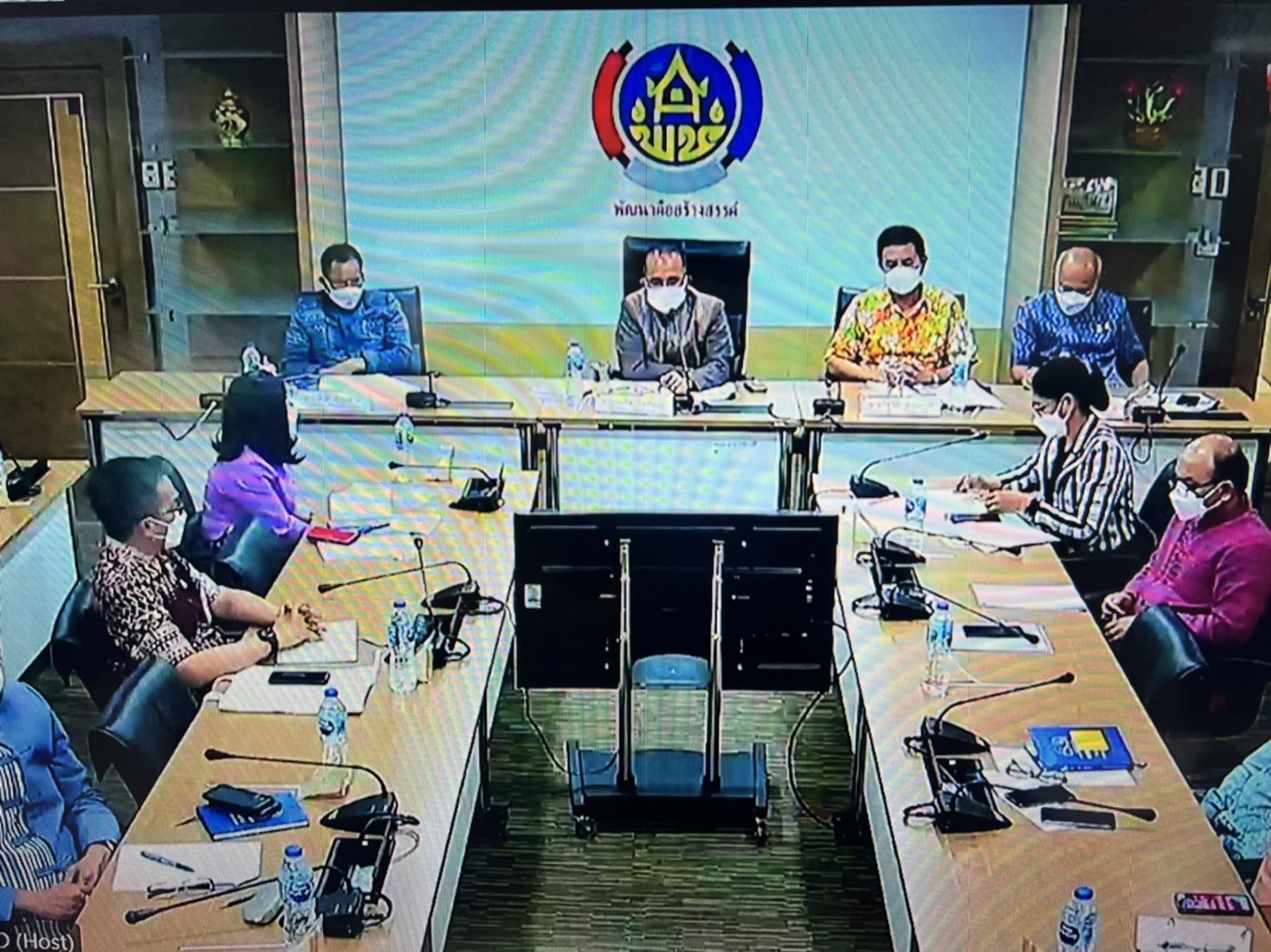 พช.ยโสธร  ร่วมการประชุมติดตามการขับเคลื่อนการดำเนินงานขจัดความยากจนและพัฒนาคนทุกช่วงวัยอย่างยั่งยืนตามหลักปรัชญาของเศรษฐกิจพอเพียงในระดับพื้นที่