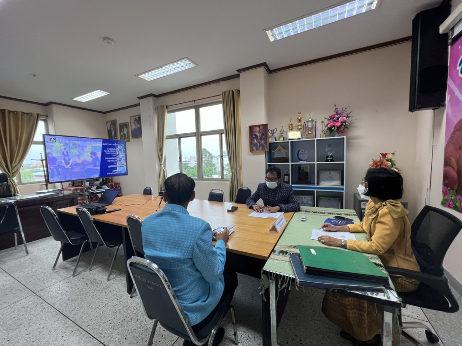 พช.ยโสธร ร่วมประชุมสร้างความเข้าใจการดำเนินงาน  ภายใต้บันทึกข้อตกลงความร่วมมือในการแก้ไขปัญหาความยากจนเชิงบูรณาการระหว่าง กรมการพัฒนาชุมชน กระทรวงมหาดไทย กับ มูลนิธิป่อเต็กตึ๊ง ผ่านระบบอิเล็กทรอนิกส์  ( Zoom Cloud Meeting )