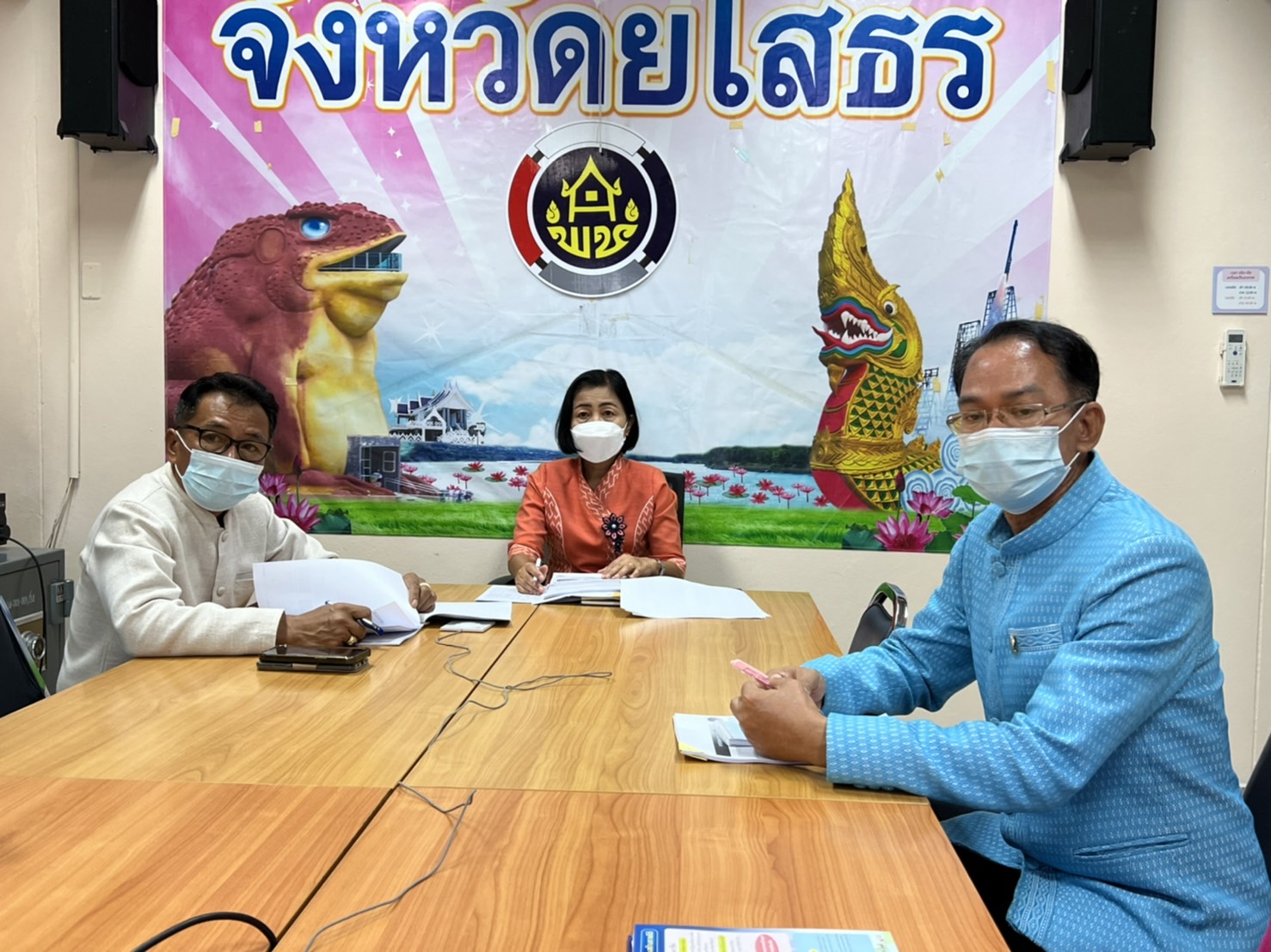 พช.ยโสธร เข้าร่วมประชุมกรมการพัฒนาชุมชน ประจำเดือนเมษายน 2565 ครั้งที่ 4/2565 ผ่านระบบวีดีทัศน์ทางไกล (Video Conference)  ณ ห้องประชุมสำนักงานพัฒนาชุมชนจังหวัดยโสธร ชั้น 4 ศาลากลางจังหวัดยโสธร