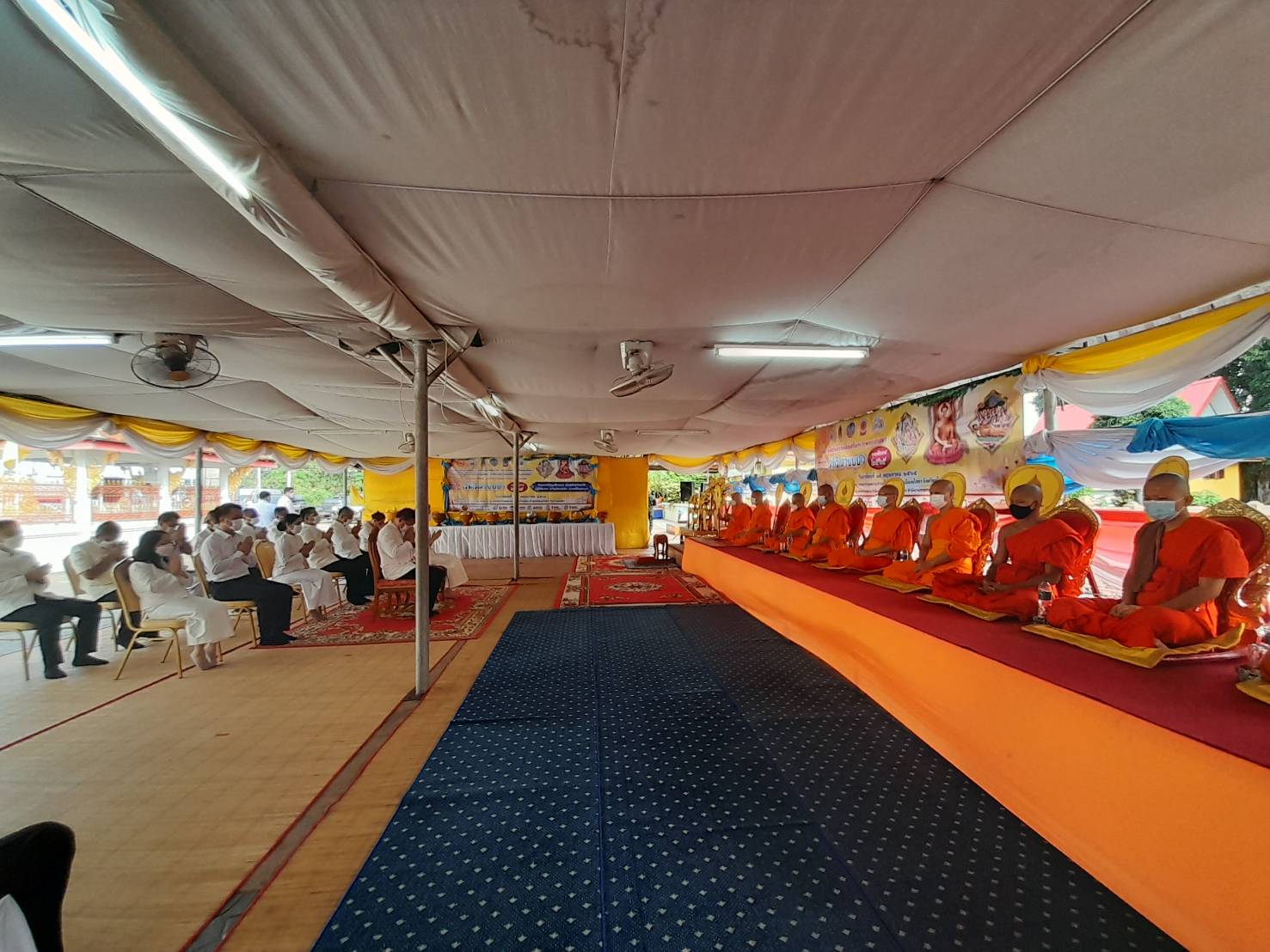 พช.ยโสธร ร่วมทำบุญตักบาตรและเวียนเทียนเนื่องในวันวิสาขบูชา ปี 2565