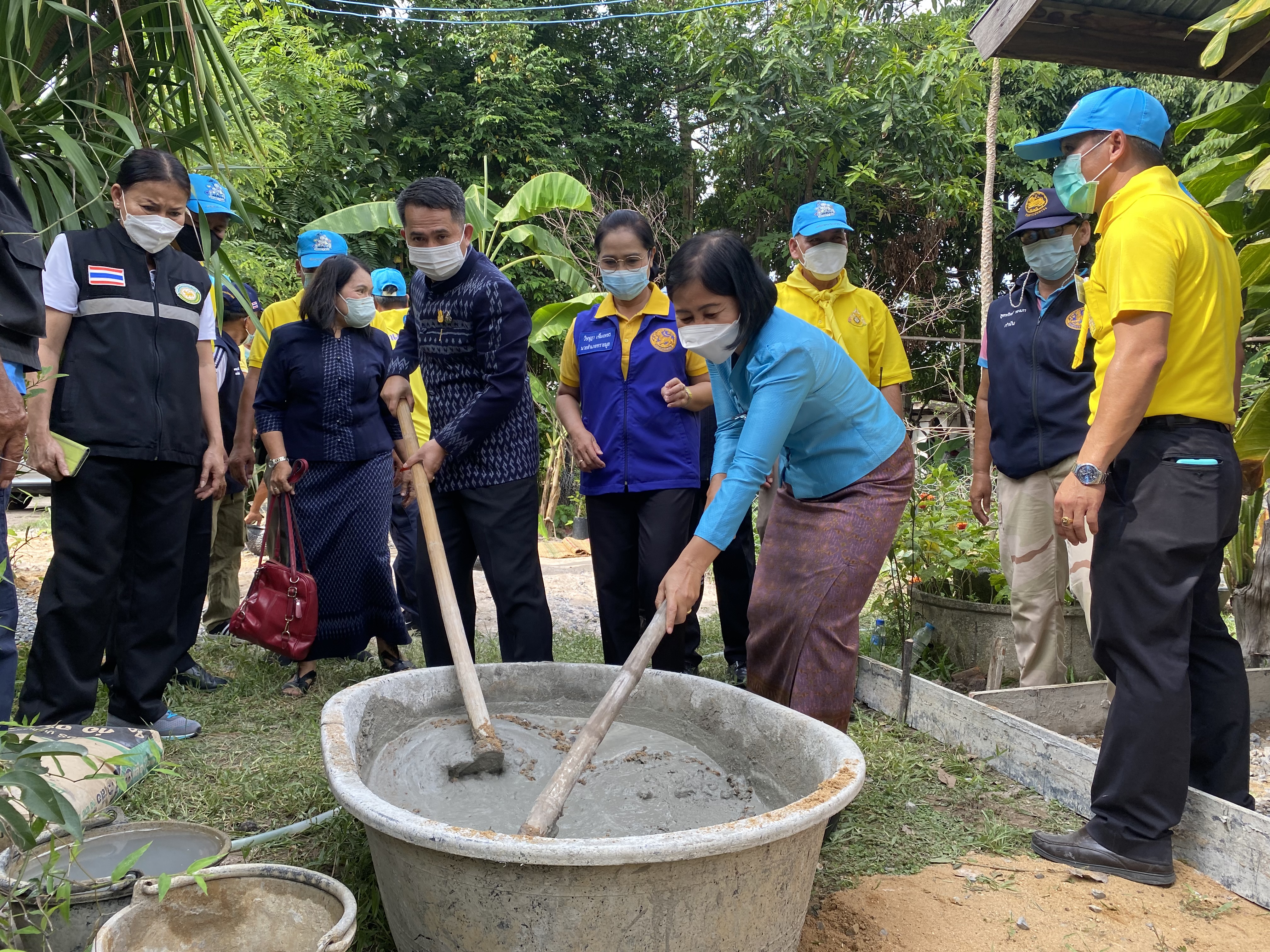 ??รองผู้ว่าราชการจังหวัดยโสธร ปฏิบัติการ “คนยโสธร…ไม่ทอดทิ้งกัน” ลุยสร้างความมั่นคงด้านที่อยู่อาศัยให้กับครัวเรือนเป้าหมาย TPMAP อำเภอทรายมูล จังหวัดยโสธร