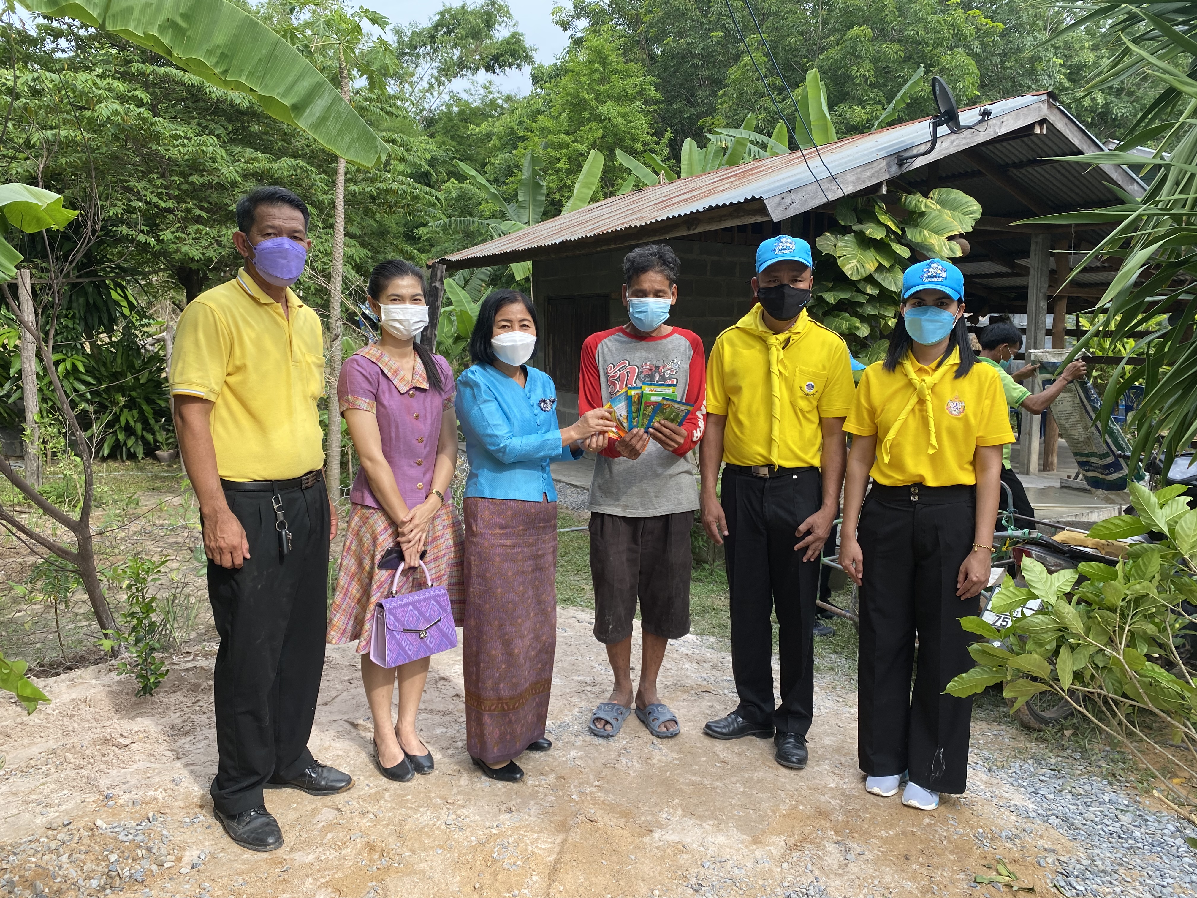 ??รองผู้ว่าราชการจังหวัดยโสธร ปฏิบัติการ “คนยโสธร…ไม่ทอดทิ้งกัน” ลุยสร้างความมั่นคงด้านที่อยู่อาศัยให้กับครัวเรือนเป้าหมาย TPMAP อำเภอทรายมูล จังหวัดยโสธร