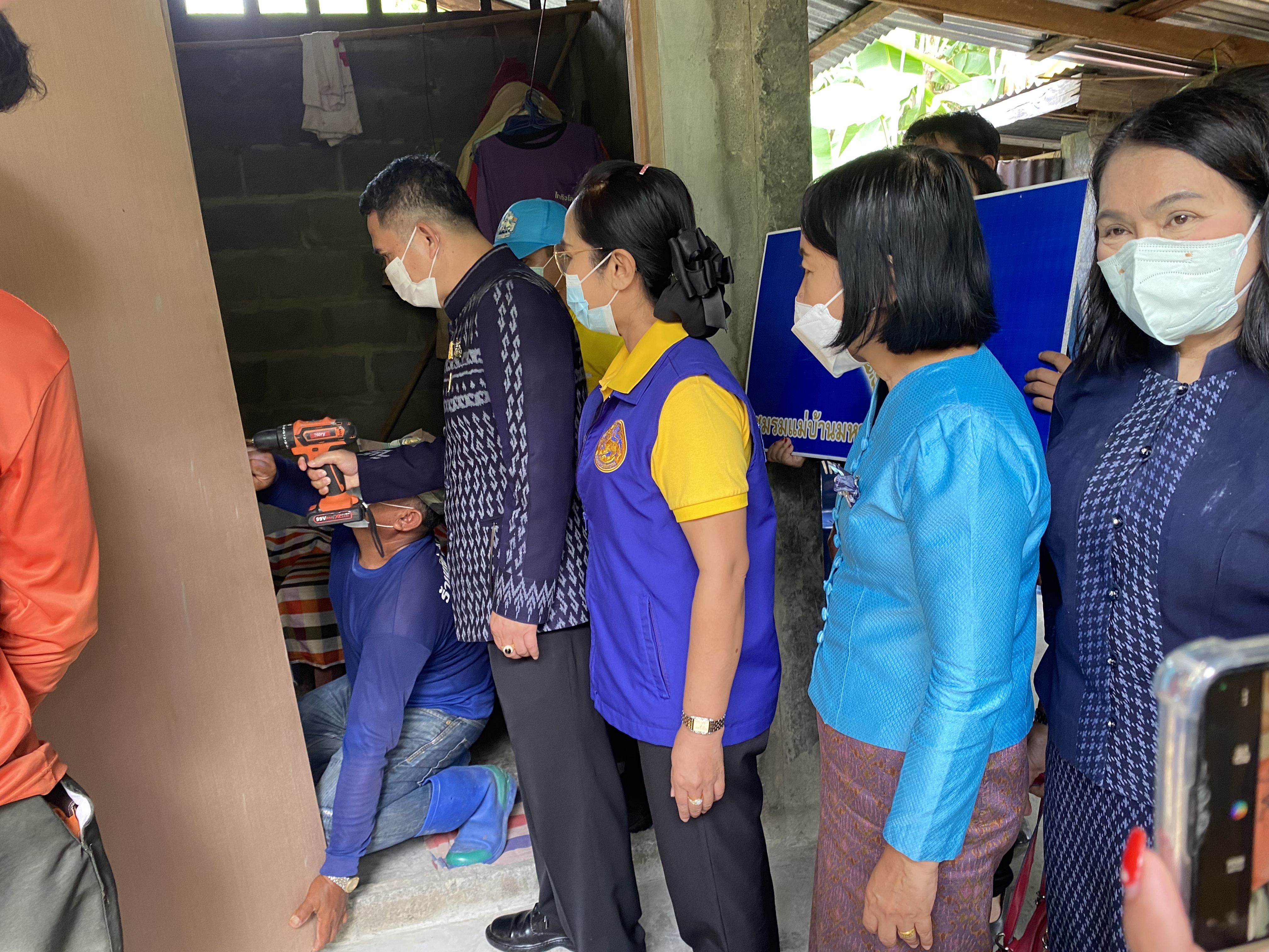 ??รองผู้ว่าราชการจังหวัดยโสธร ปฏิบัติการ “คนยโสธร…ไม่ทอดทิ้งกัน” ลุยสร้างความมั่นคงด้านที่อยู่อาศัยให้กับครัวเรือนเป้าหมาย TPMAP อำเภอทรายมูล จังหวัดยโสธร