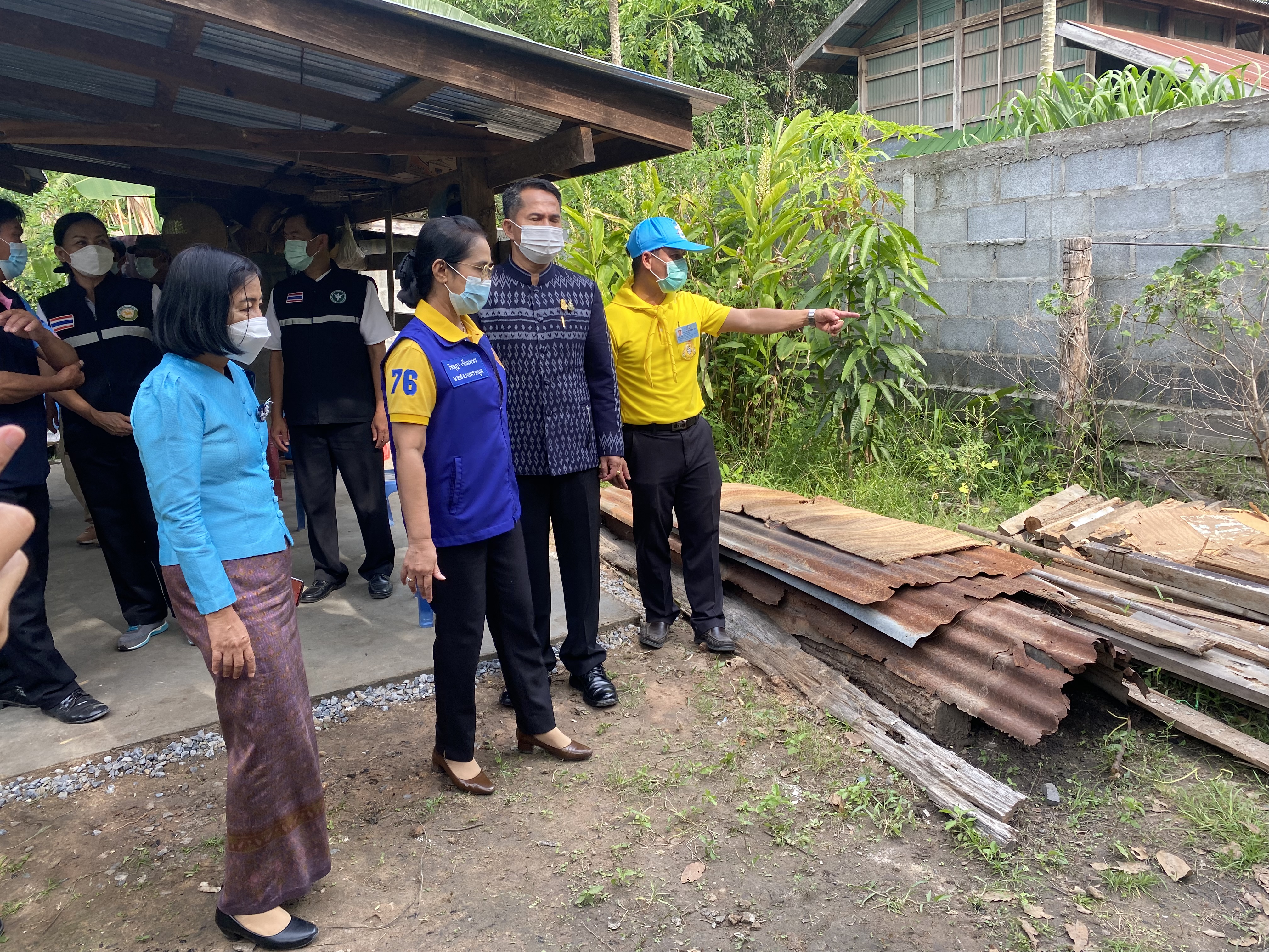 ??รองผู้ว่าราชการจังหวัดยโสธร ปฏิบัติการ “คนยโสธร…ไม่ทอดทิ้งกัน” ลุยสร้างความมั่นคงด้านที่อยู่อาศัยให้กับครัวเรือนเป้าหมาย TPMAP อำเภอทรายมูล จังหวัดยโสธร