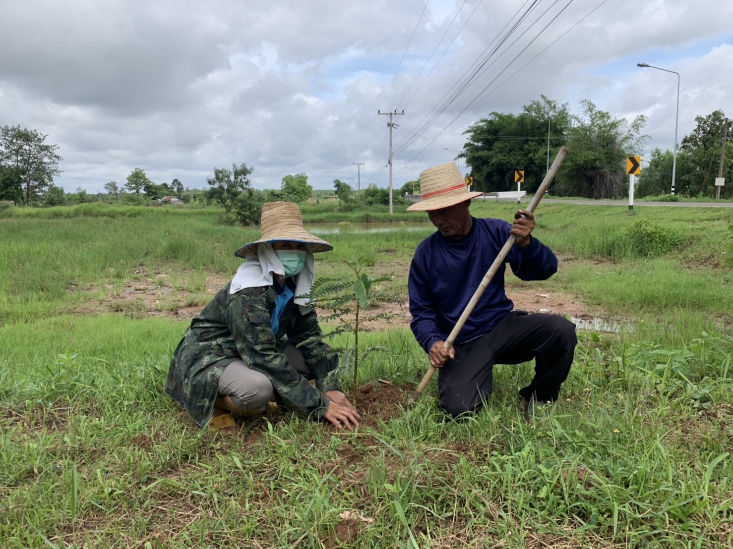 ??หมู่บ้านกองทุนแม่ของแผ่นดินต้นแบบด้านการป้องกันและแก้ไขปัญหายาเสพติด ประจำปี 3565 จังหวัดยโสธร ดำเนินกิจกรรมสร้างถนนกินได้และที่ว่างสร้างอาหาร