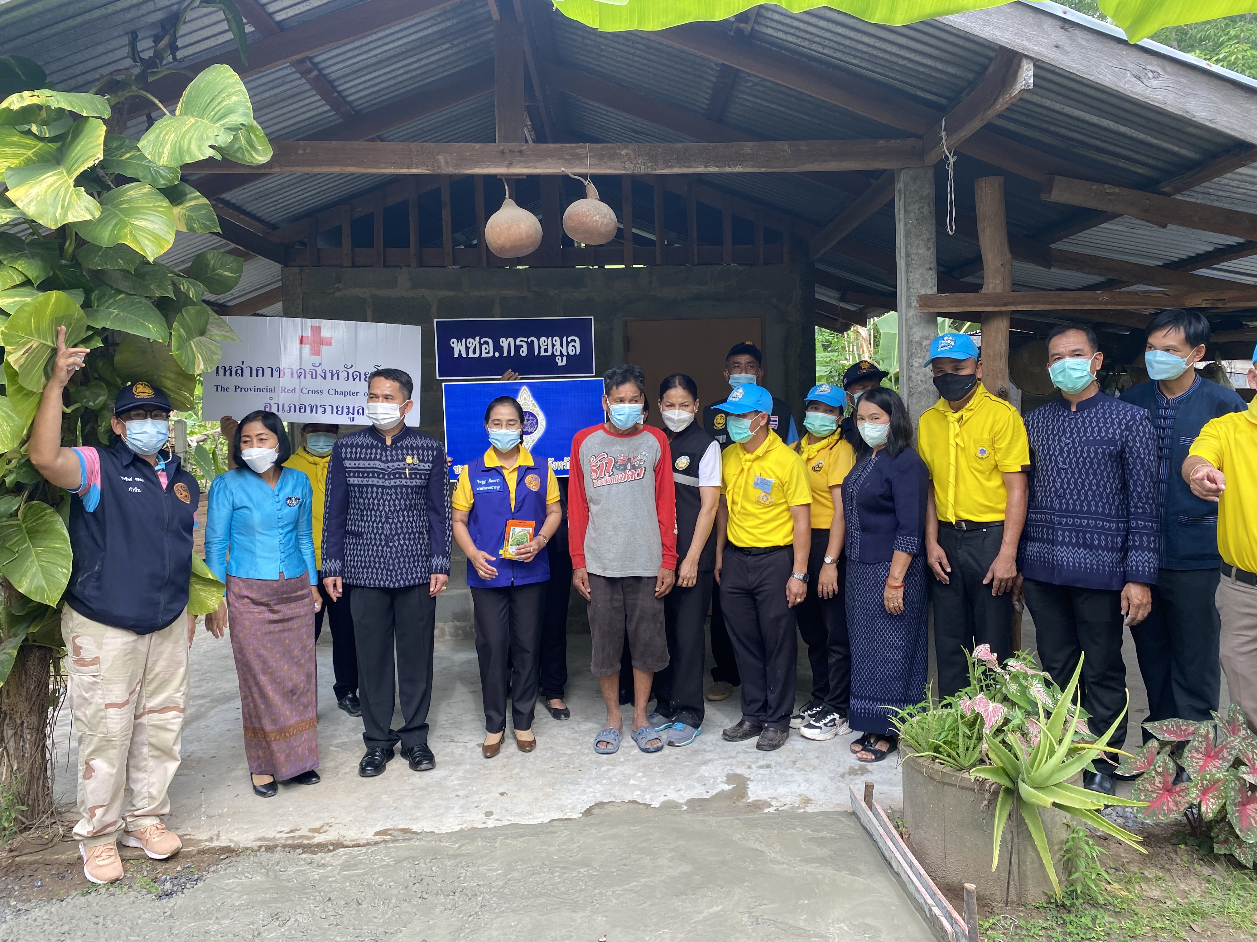 ??รองผู้ว่าราชการจังหวัดยโสธร ปฏิบัติการ “คนยโสธร…ไม่ทอดทิ้งกัน” ลุยสร้างความมั่นคงด้านที่อยู่อาศัยให้กับครัวเรือนเป้าหมาย TPMAP อำเภอทรายมูล จังหวัดยโสธร