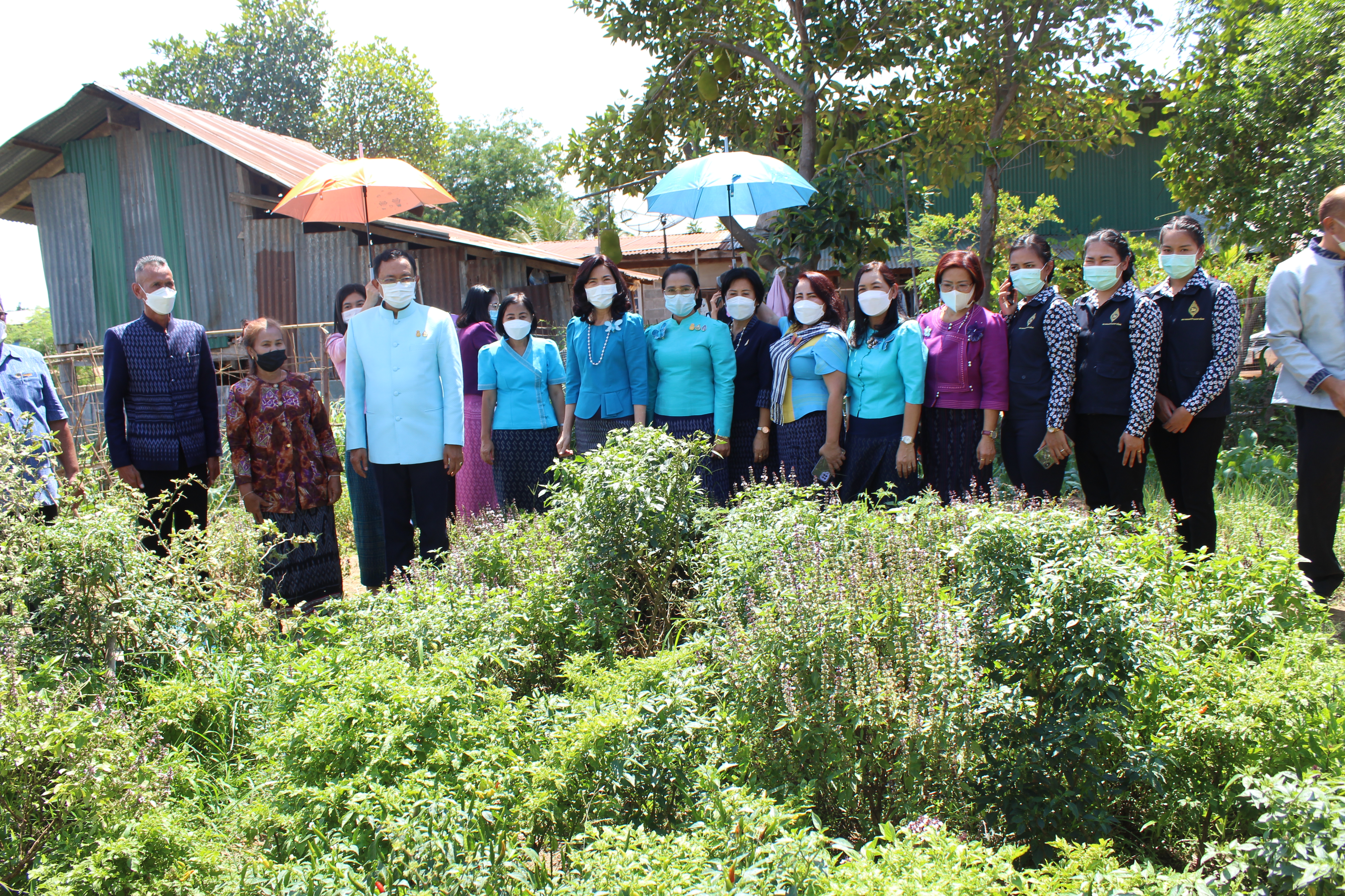 ผู้ว่าราชการจังหวัดยโสธรพร้อมนายกเหล่ากาชาด ลงพื้นที่ตรวจเยี่ยม/ให้กำลังใจ การดำเนินกิจกรรม “ที่ว่างสร้างอาหาร”และกิจกรรมสร้างความมั่นคงทางอาหารสู่ปฏิบัติการ 90 วัน