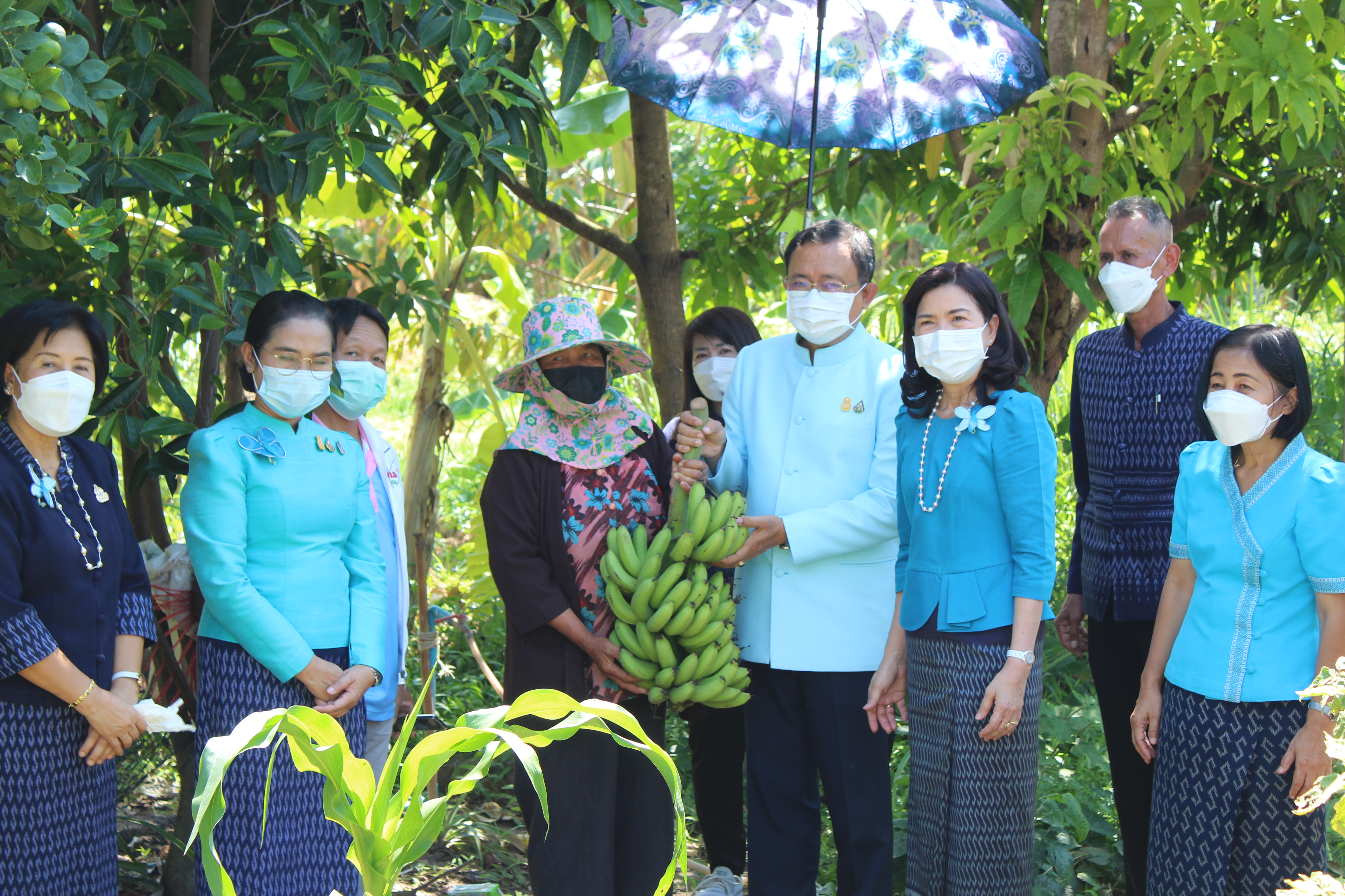 ผู้ว่าราชการจังหวัดยโสธรพร้อมนายกเหล่ากาชาด ลงพื้นที่ตรวจเยี่ยม/ให้กำลังใจ การดำเนินกิจกรรม “ที่ว่างสร้างอาหาร”และกิจกรรมสร้างความมั่นคงทางอาหารสู่ปฏิบัติการ 90 วัน