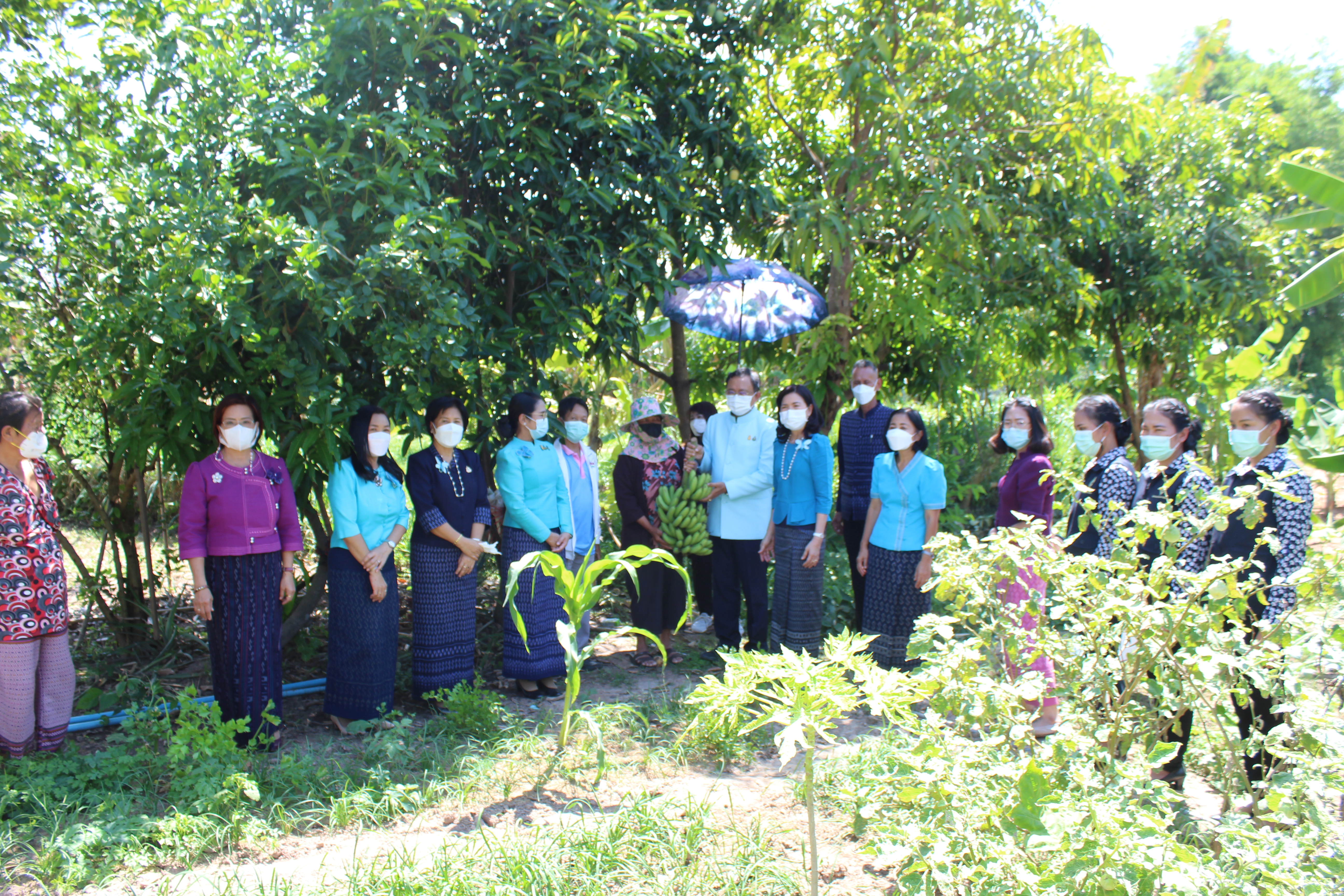 ผู้ว่าราชการจังหวัดยโสธรพร้อมนายกเหล่ากาชาด ลงพื้นที่ตรวจเยี่ยม/ให้กำลังใจ การดำเนินกิจกรรม “ที่ว่างสร้างอาหาร”และกิจกรรมสร้างความมั่นคงทางอาหารสู่ปฏิบัติการ 90 วัน