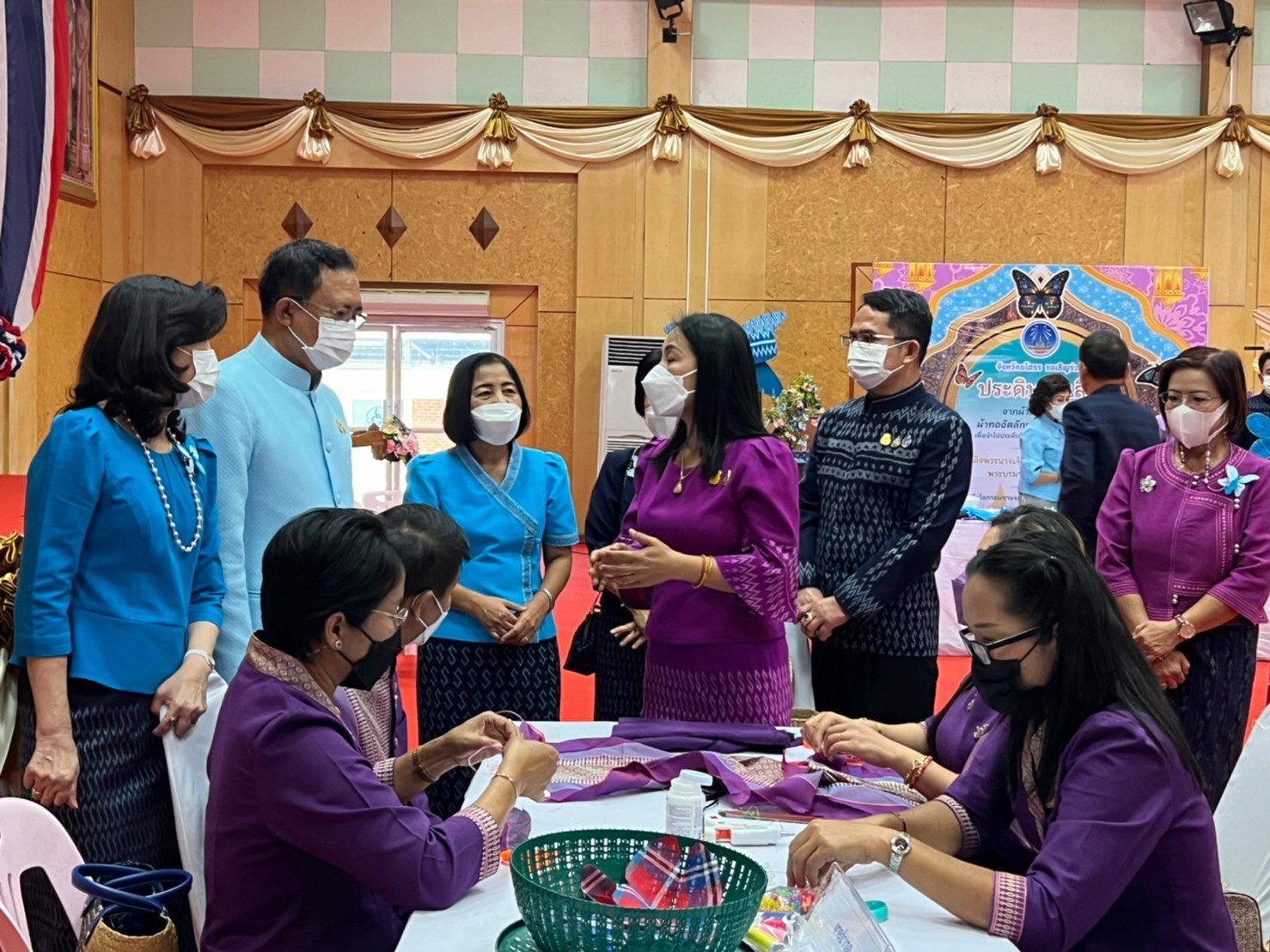 จังหวัดยโสธร จัดกิจกรรมการประดิษฐ์ผีเสื้อต้นแบบจากผ้าไหม ผ้าฝ้าย ผ้าตามอัตลักษณ์ของจังหวัดเพื่อเฉลิมพระเกียรติสมเด็จพระนางเจ้าสิริกิติ์ พระบรมราชินีนาถ พระบรมราชชนนีพันปีหลวงเนื่องในโอกาสมหามงคลเฉลิมพระชนมพรรษา 90 พรรษา 12 สิงหาคม 2565