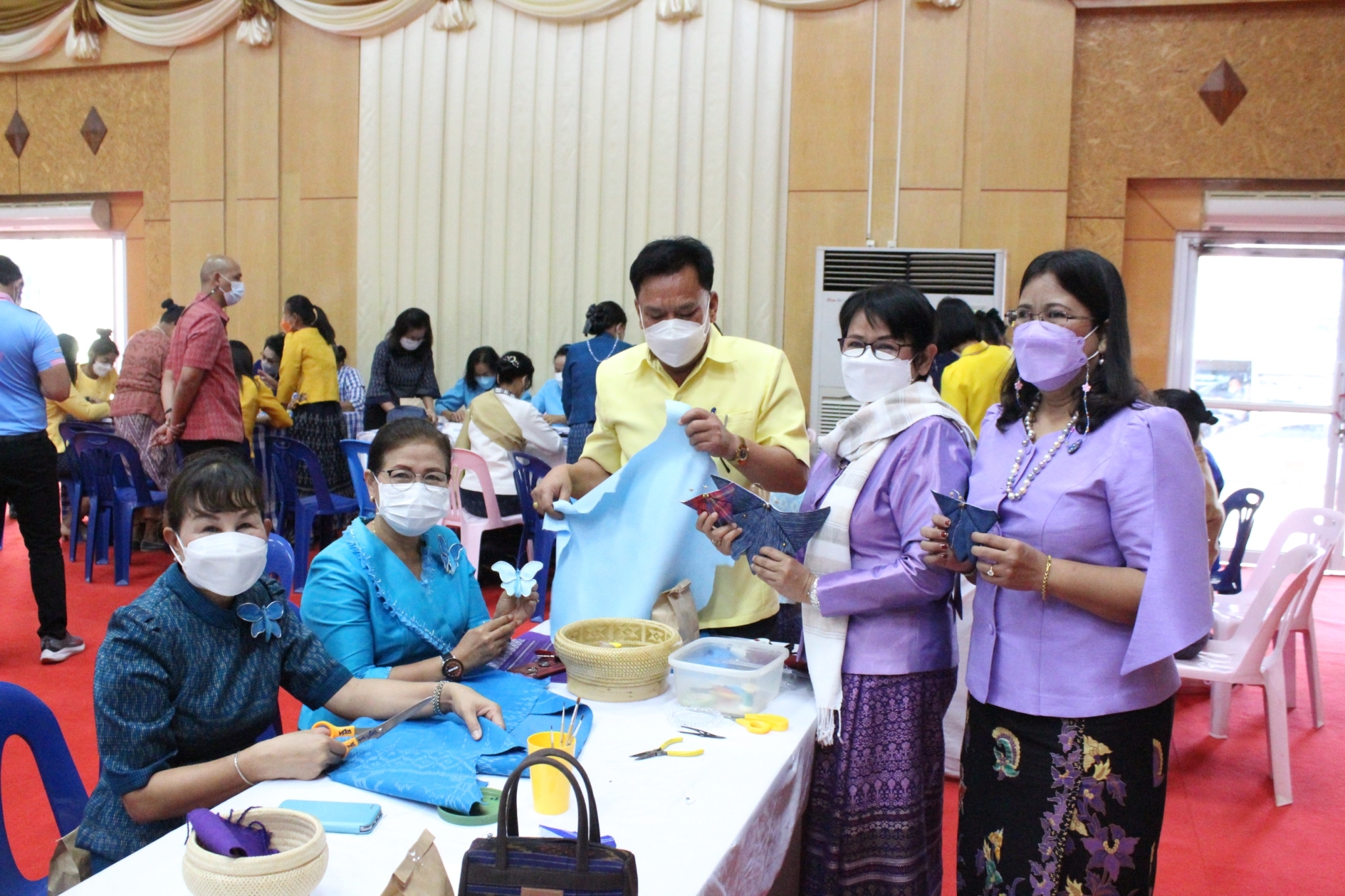 จังหวัดยโสธร จัดกิจกรรมการประดิษฐ์ผีเสื้อต้นแบบจากผ้าไหม ผ้าฝ้าย ผ้าตามอัตลักษณ์ของจังหวัดเพื่อเฉลิมพระเกียรติสมเด็จพระนางเจ้าสิริกิติ์ พระบรมราชินีนาถ พระบรมราชชนนีพันปีหลวงเนื่องในโอกาสมหามงคลเฉลิมพระชนมพรรษา 90 พรรษา 12 สิงหาคม 2565
