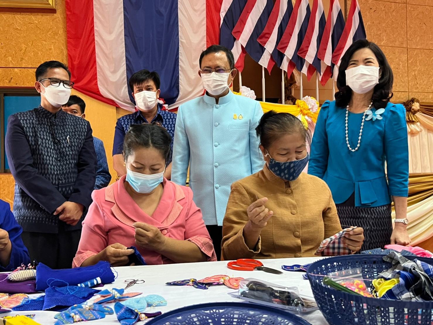 จังหวัดยโสธร จัดกิจกรรมการประดิษฐ์ผีเสื้อต้นแบบจากผ้าไหม ผ้าฝ้าย ผ้าตามอัตลักษณ์ของจังหวัดเพื่อเฉลิมพระเกียรติสมเด็จพระนางเจ้าสิริกิติ์ พระบรมราชินีนาถ พระบรมราชชนนีพันปีหลวงเนื่องในโอกาสมหามงคลเฉลิมพระชนมพรรษา 90 พรรษา 12 สิงหาคม 2565