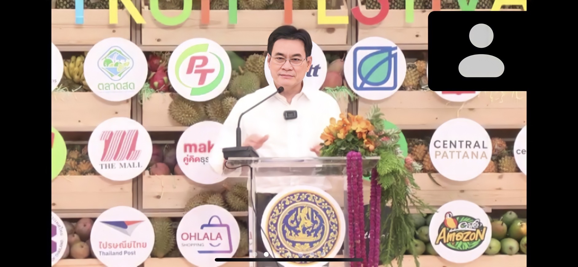 พช.ยโสธร ร่วมเปิดงานกิจกรรมรณรงค์บริโภคผลไม้  “พาณิชย์ FRUIT FESTIVAL 2022 จำหน่ายทุเรียน มะม่วง และสับปะรด ราคาย่อมเยา“