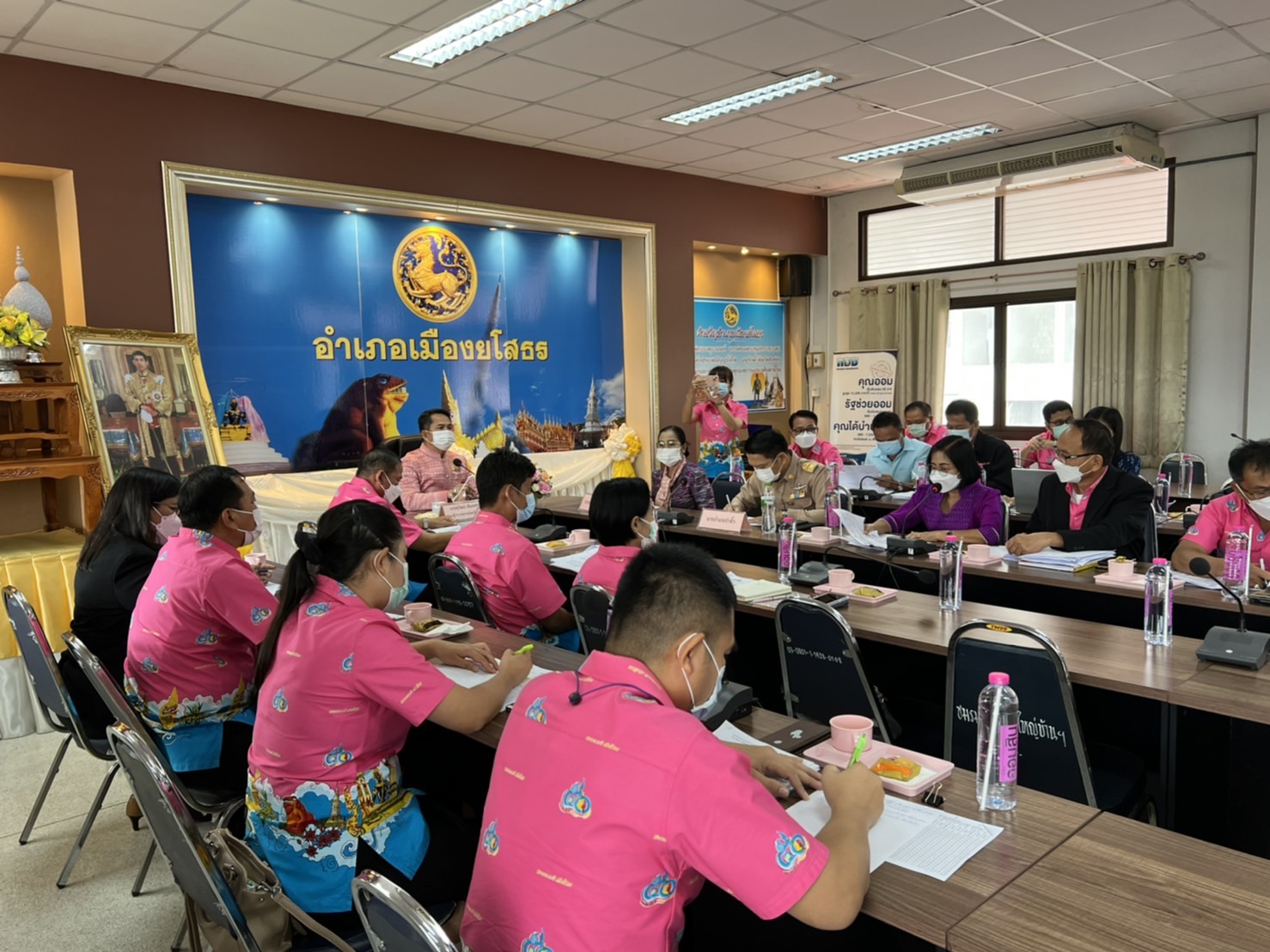 รองผู้ว่าฯ จังหวัดยโสธร ประชุมคณะกรรมการศูนย์อำนวยการขจัดความยากจนและพัฒนาคนทุกช่วงวัยอย่างยั่งยืนตามหลักปรัชญาเศรษฐกิจพอเพียง คณะที่ 1 อ.เมืองยโสธร อ.ป่าติ้ว อ.ทรายมูล และเทศบาลเมืองยโสธร