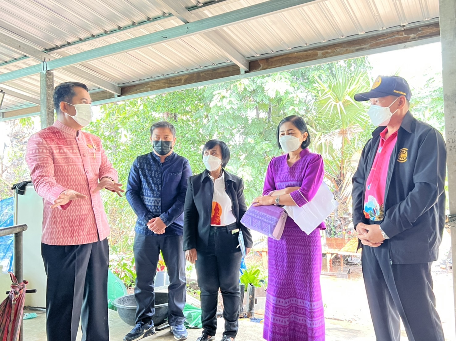 พช.ยโสธร ลงพื้นที่ติดตามให้กำลังใจครัวเรือนเป้าหมายตามโครงการขจัดความยากจนและพัฒนาคนทุกช่วงวัยอย่างยืน ตามหลักปรัชญาของเศรษฐกิจพอเพียงในพื้นที่อำเภอเมืองยโสธร 