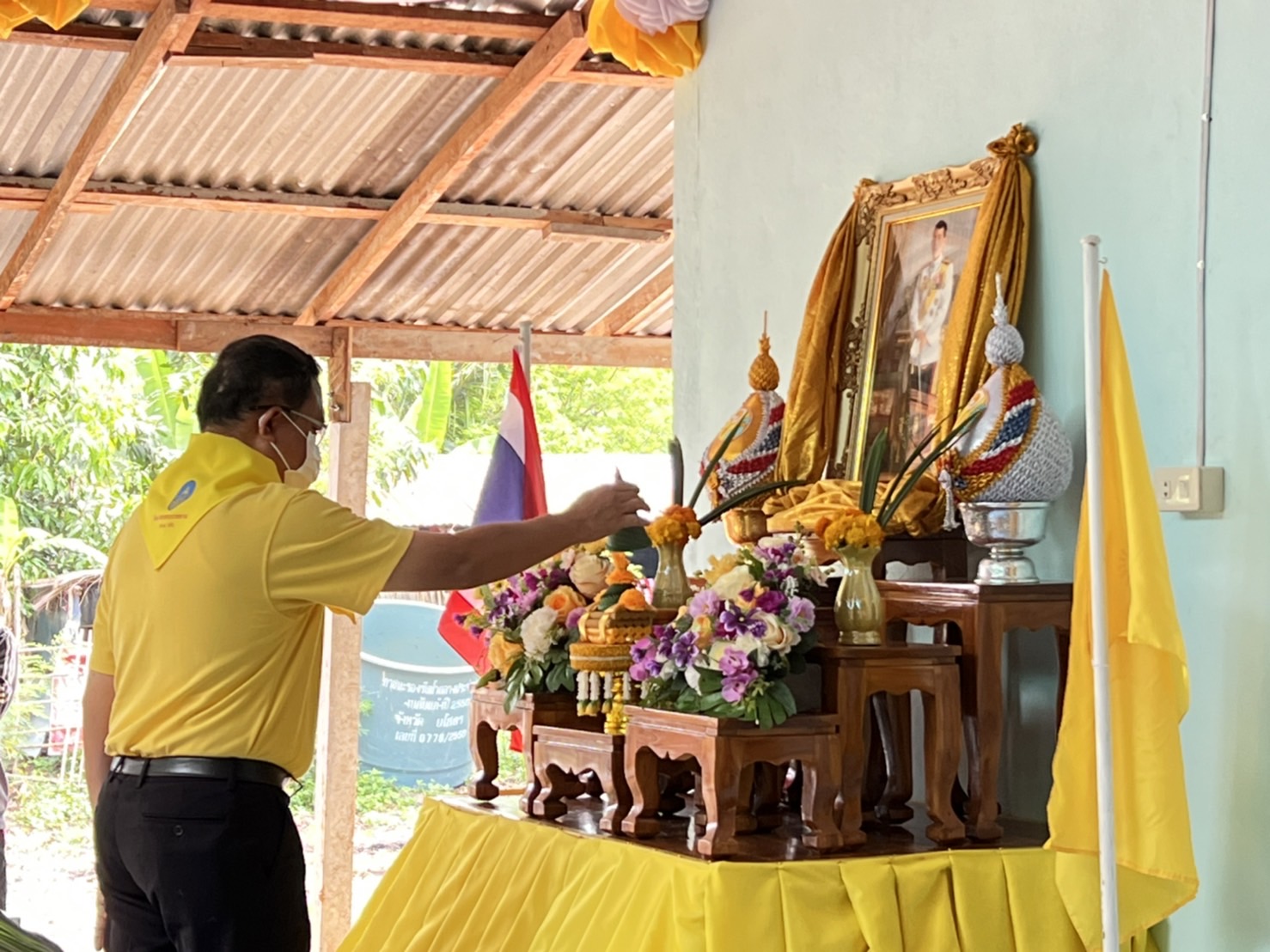 ผู้ว่าราชการจังหวัดยโสธร   มอบบ้านโครงการขจัดความยากจนและพัฒนาคนทุกช่วงวัย เนื่องในโอกาสมหามงคลพระราชพิธีบรมราชาภิเษกและวันฉัตรมงคล ประจำปี 2565