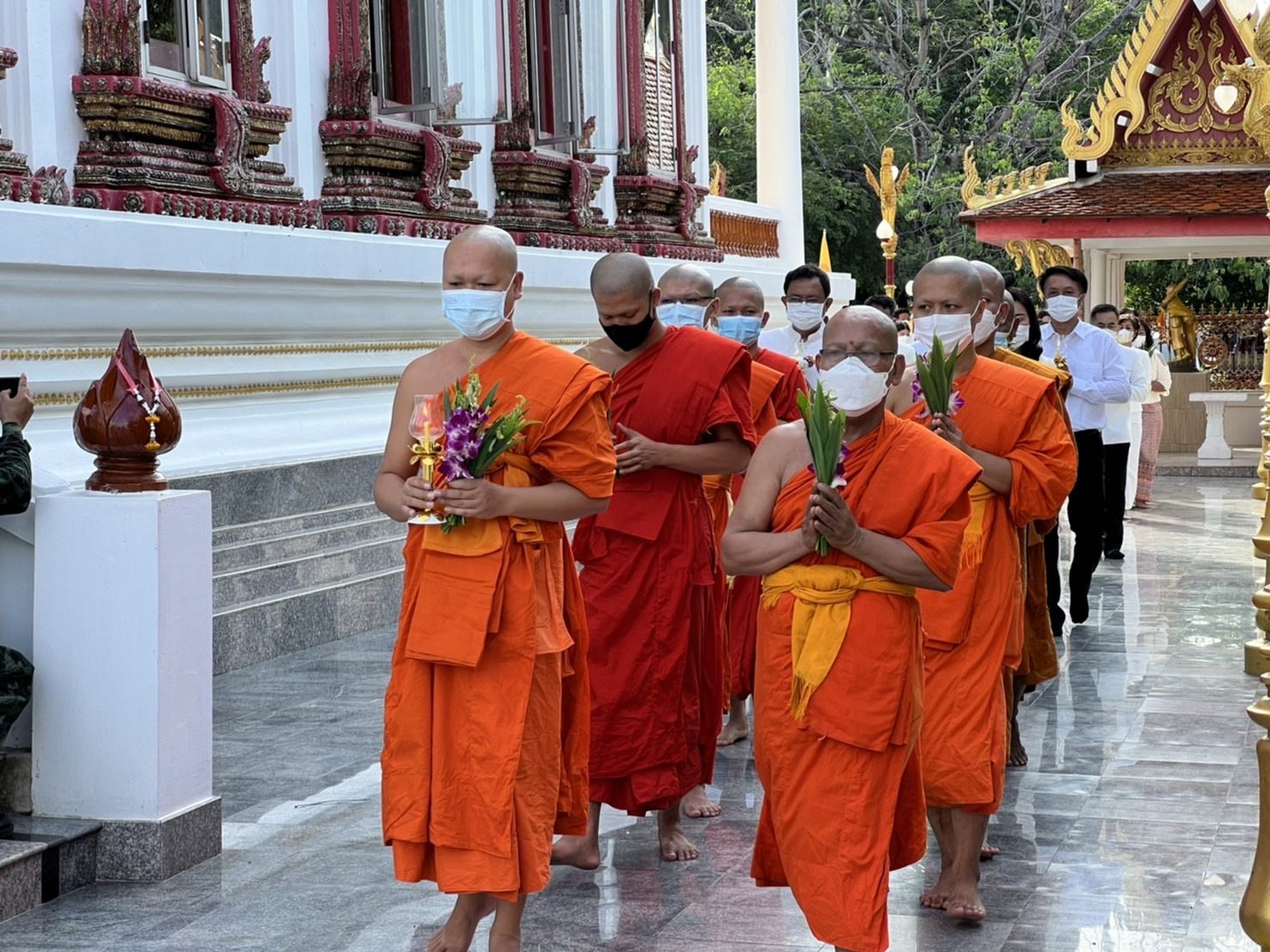 พช.ยโสธร ร่วมทำบุญตักบาตรและเวียนเทียนเนื่องในวันวิสาขบูชา ปี 2565
