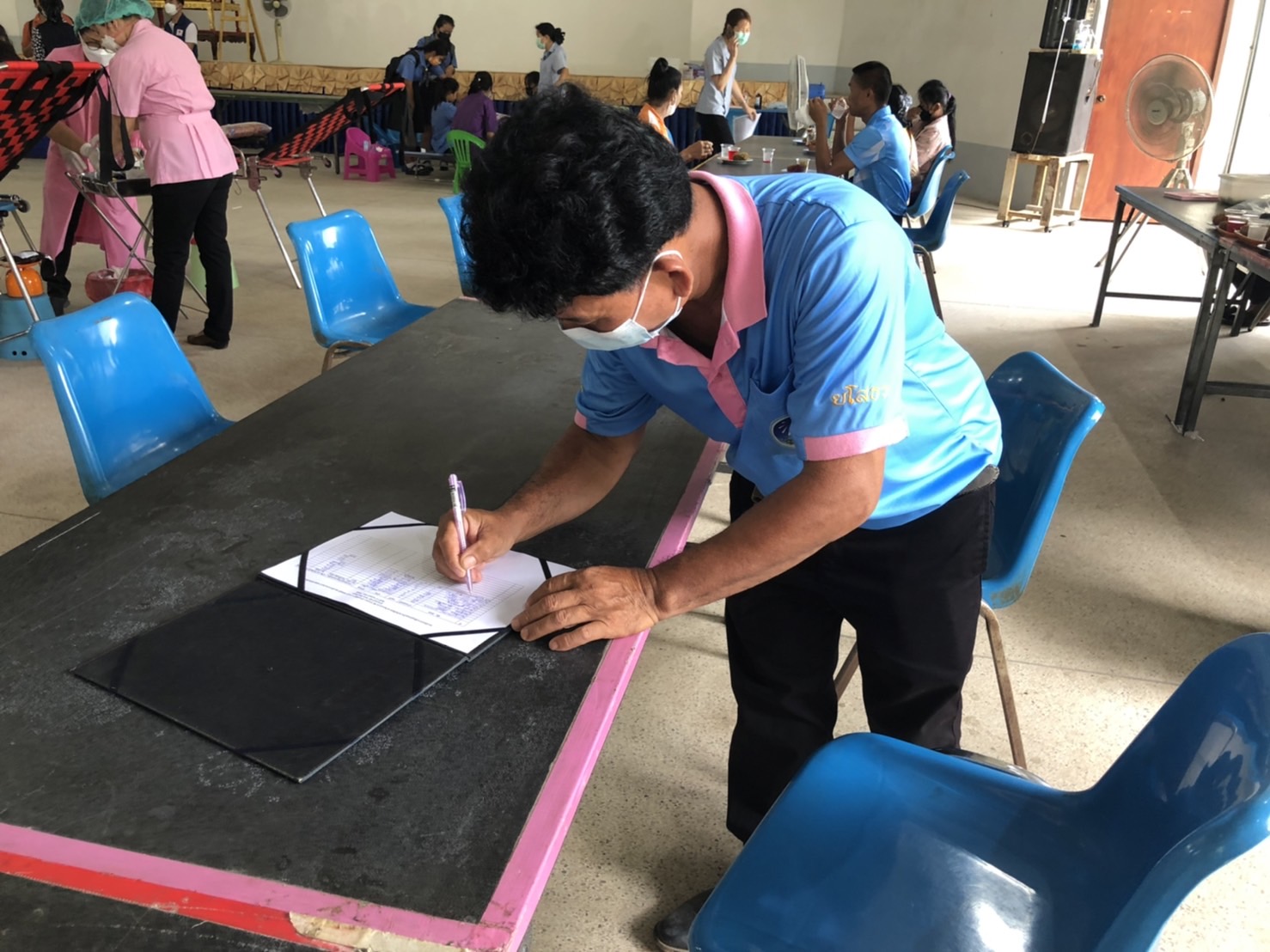 เครือข่ายกองทุนแม่ของแผ่นดินอำเภอป่าติ้ว จังหวัดยโสธรร่วมกิจกรรมบริจาคโลหิต “90 พรรษา 90 ล้านซีซี ถวายราชสดุดี สมเด็จพระบรมราชชนนีพันปีหลวง”