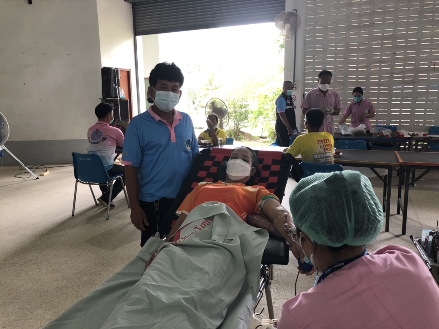 เครือข่ายกองทุนแม่ของแผ่นดินอำเภอป่าติ้ว จังหวัดยโสธรร่วมกิจกรรมบริจาคโลหิต “90 พรรษา 90 ล้านซีซี ถวายราชสดุดี สมเด็จพระบรมราชชนนีพันปีหลวง”