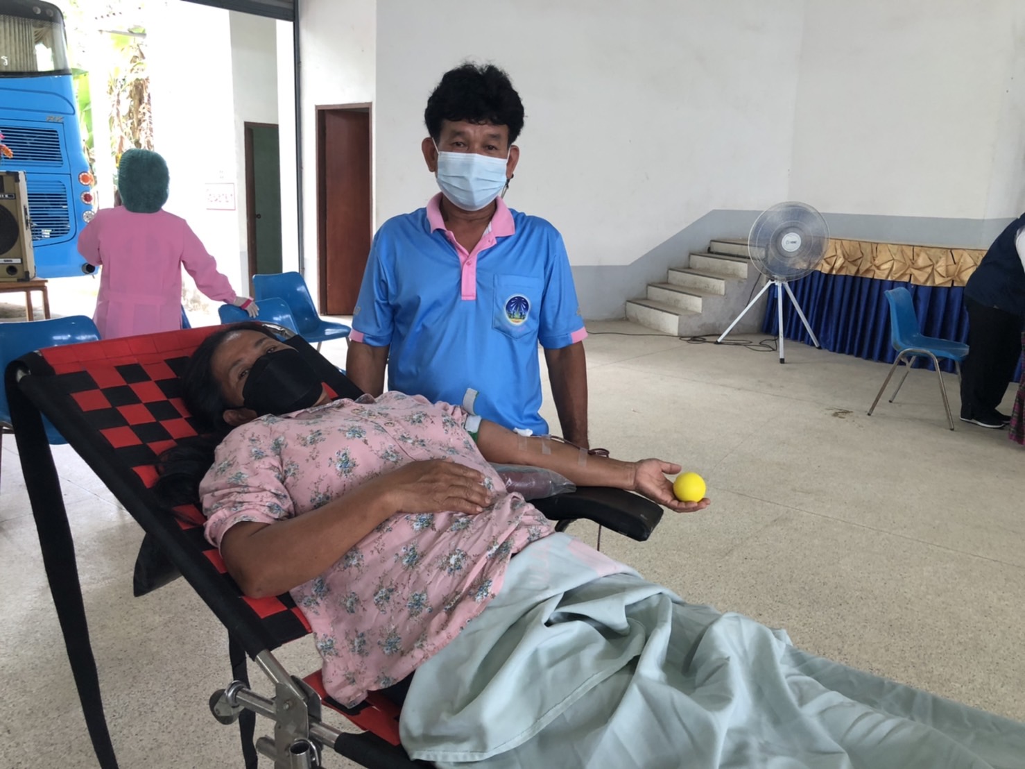 เครือข่ายกองทุนแม่ของแผ่นดินอำเภอป่าติ้ว จังหวัดยโสธรร่วมกิจกรรมบริจาคโลหิต “90 พรรษา 90 ล้านซีซี ถวายราชสดุดี สมเด็จพระบรมราชชนนีพันปีหลวง”