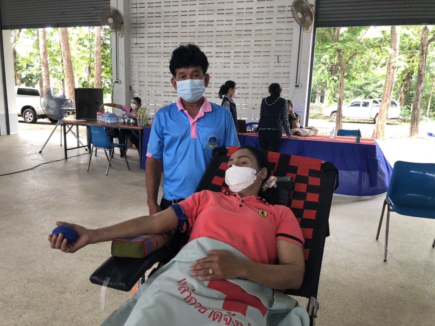 เครือข่ายกองทุนแม่ของแผ่นดินอำเภอป่าติ้ว จังหวัดยโสธรร่วมกิจกรรมบริจาคโลหิต “90 พรรษา 90 ล้านซีซี ถวายราชสดุดี สมเด็จพระบรมราชชนนีพันปีหลวง”