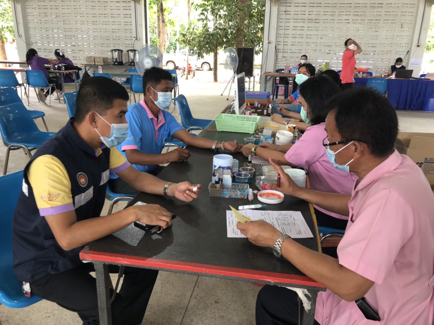 เครือข่ายกองทุนแม่ของแผ่นดินอำเภอป่าติ้ว จังหวัดยโสธรร่วมกิจกรรมบริจาคโลหิต “90 พรรษา 90 ล้านซีซี ถวายราชสดุดี สมเด็จพระบรมราชชนนีพันปีหลวง”