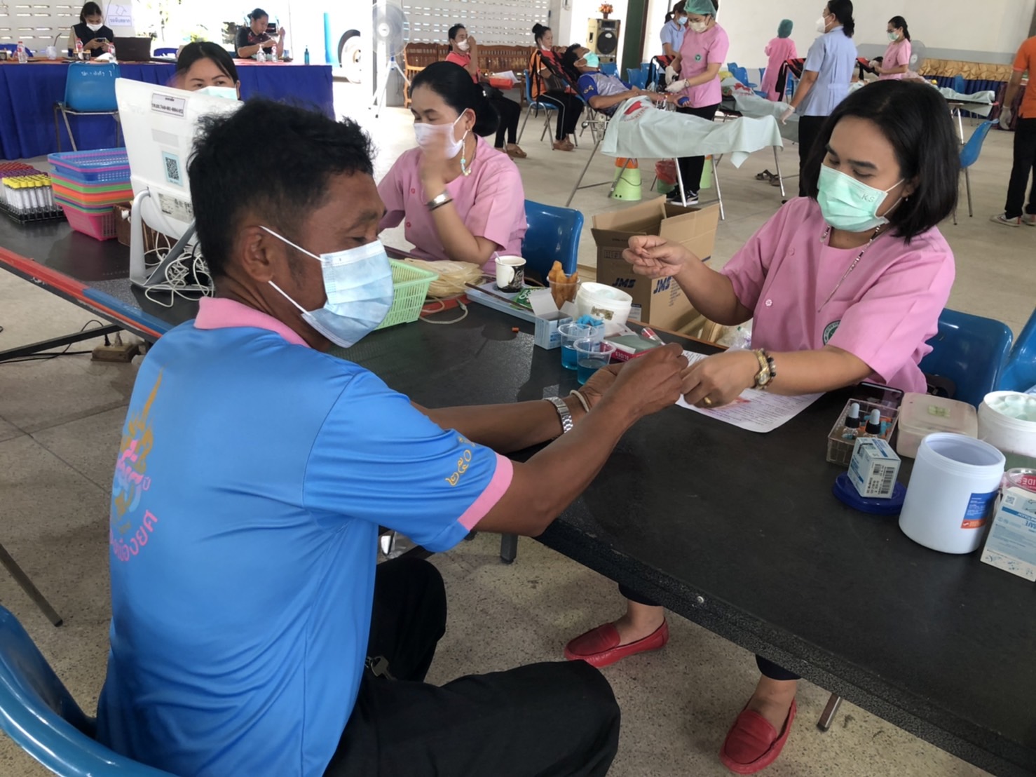 เครือข่ายกองทุนแม่ของแผ่นดินอำเภอป่าติ้ว จังหวัดยโสธรร่วมกิจกรรมบริจาคโลหิต “90 พรรษา 90 ล้านซีซี ถวายราชสดุดี สมเด็จพระบรมราชชนนีพันปีหลวง”