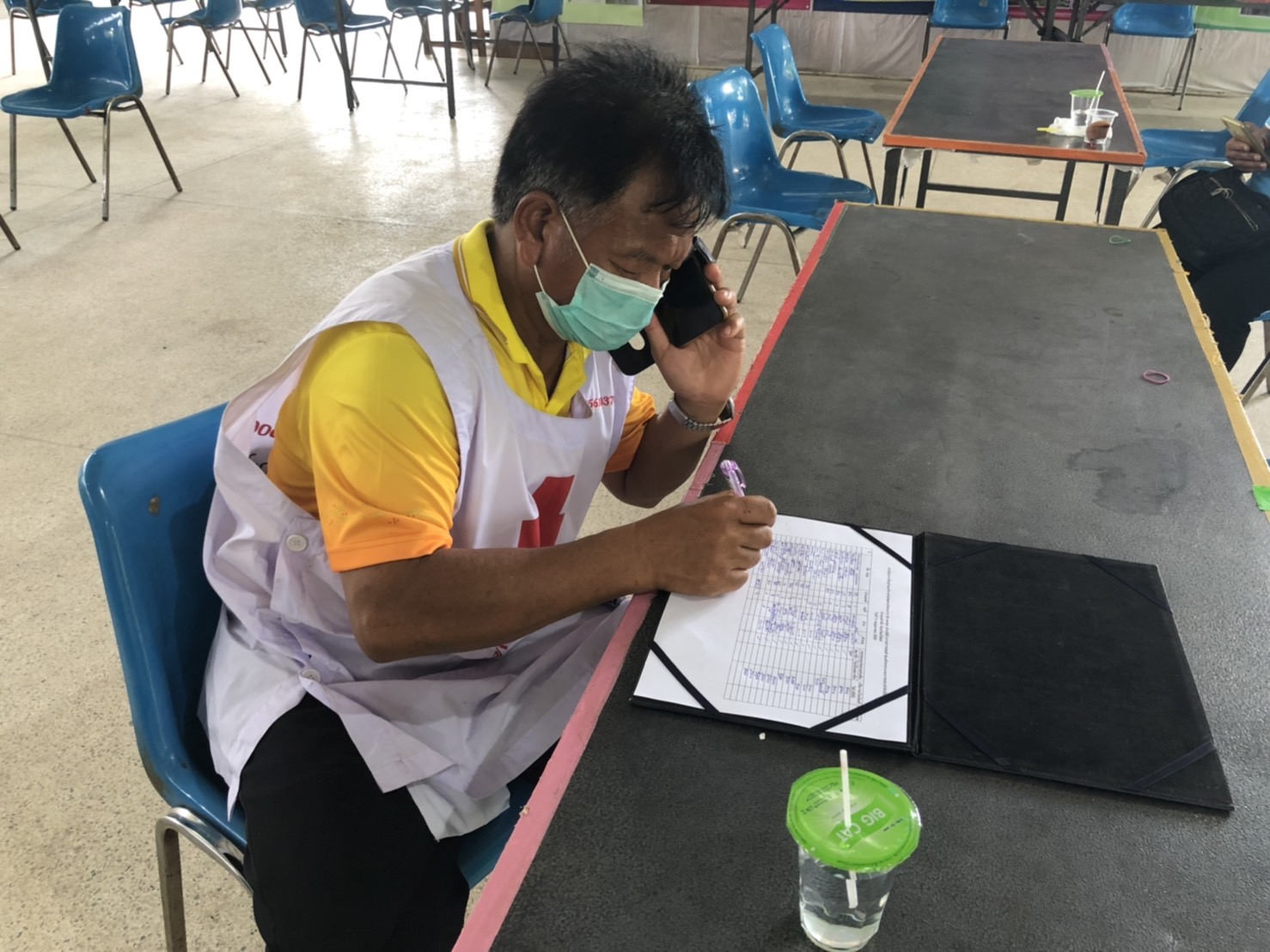 เครือข่ายกองทุนแม่ของแผ่นดินอำเภอป่าติ้ว จังหวัดยโสธรร่วมกิจกรรมบริจาคโลหิต “90 พรรษา 90 ล้านซีซี ถวายราชสดุดี สมเด็จพระบรมราชชนนีพันปีหลวง”