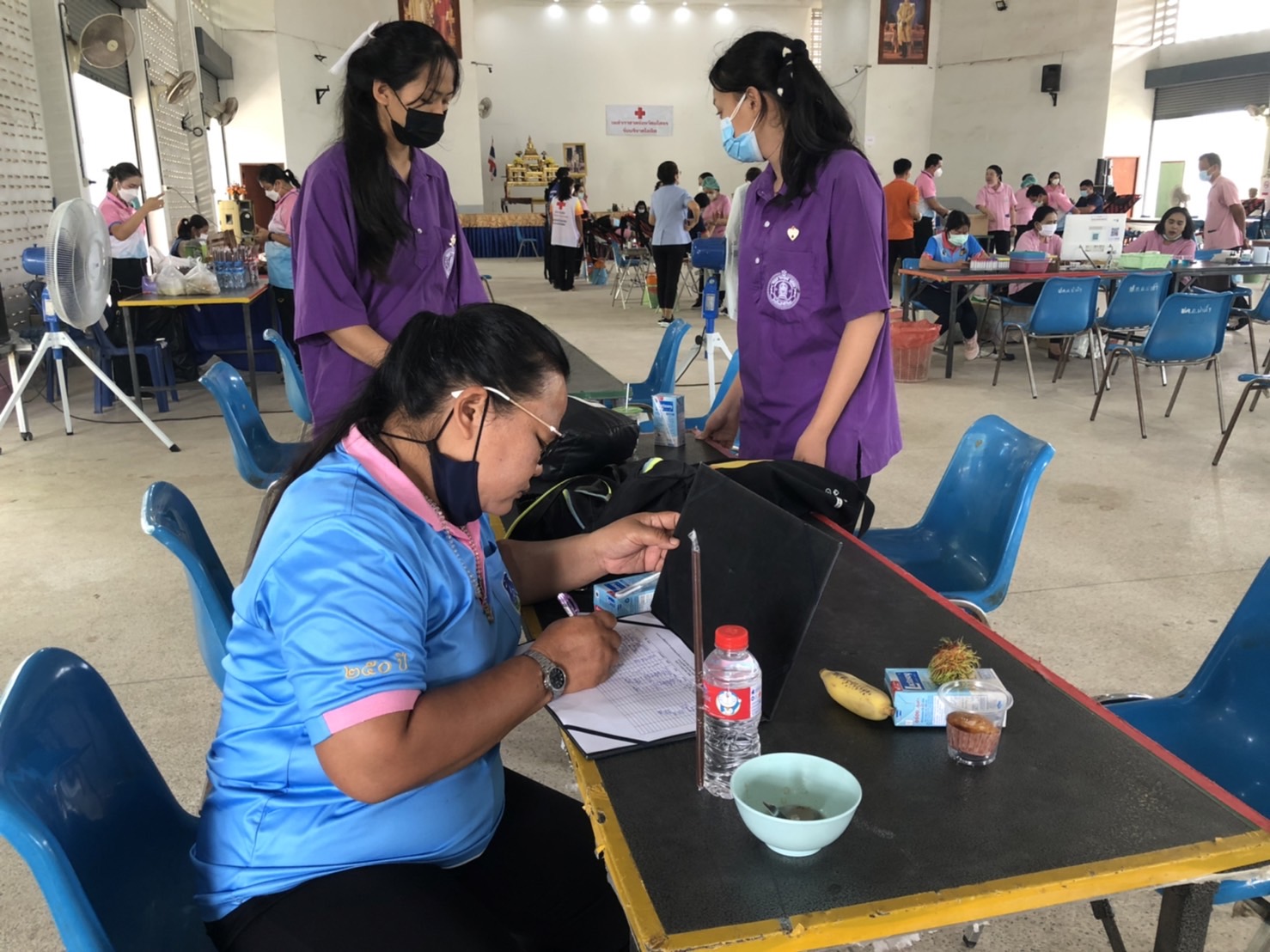 เครือข่ายกองทุนแม่ของแผ่นดินอำเภอป่าติ้ว จังหวัดยโสธรร่วมกิจกรรมบริจาคโลหิต “90 พรรษา 90 ล้านซีซี ถวายราชสดุดี สมเด็จพระบรมราชชนนีพันปีหลวง”