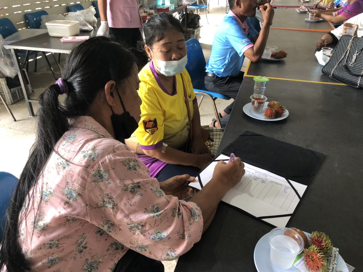 เครือข่ายกองทุนแม่ของแผ่นดินอำเภอป่าติ้ว จังหวัดยโสธรร่วมกิจกรรมบริจาคโลหิต “90 พรรษา 90 ล้านซีซี ถวายราชสดุดี สมเด็จพระบรมราชชนนีพันปีหลวง”